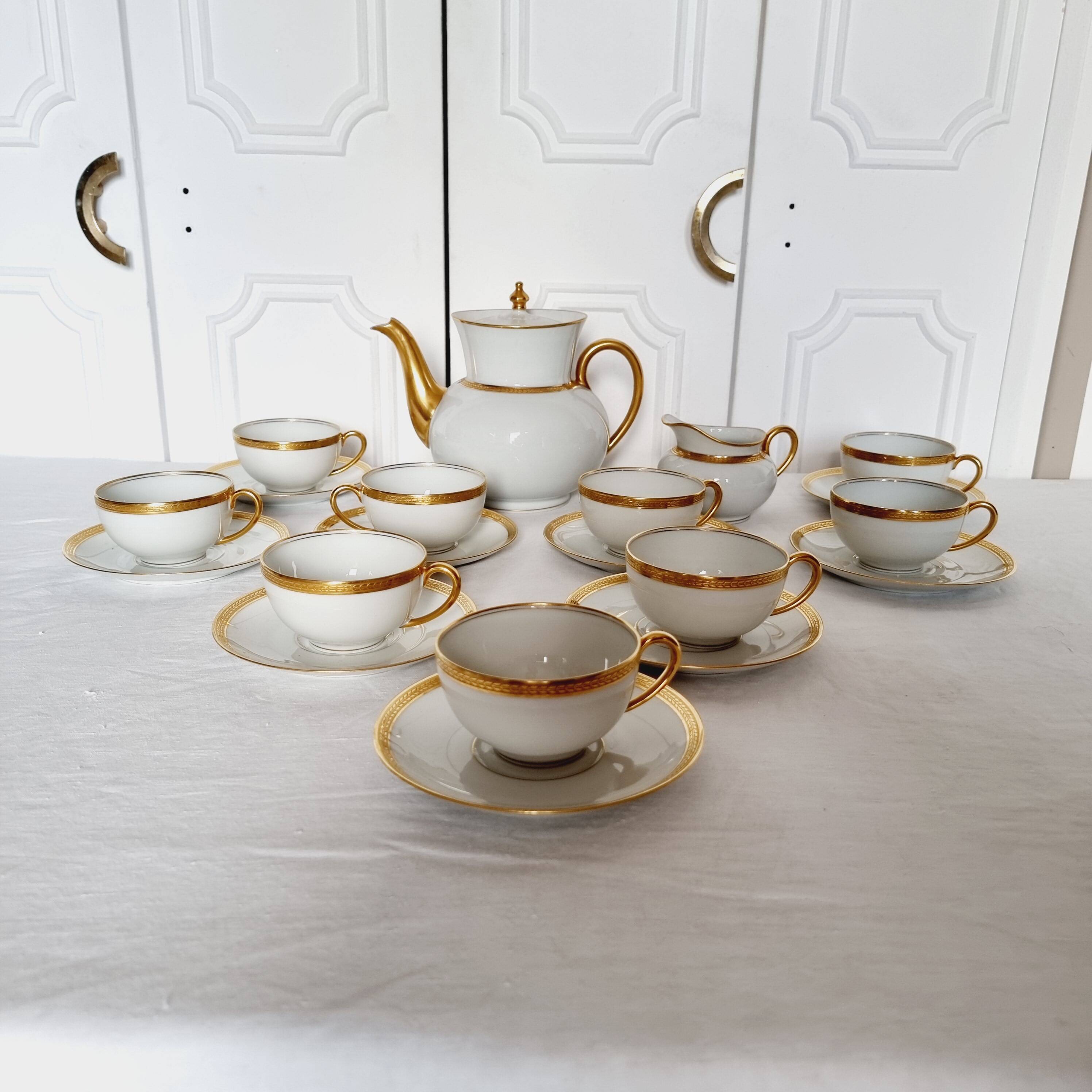 Impeccable Haviland Limoge coffee or tea service in fine porcelain and/or 24 carat