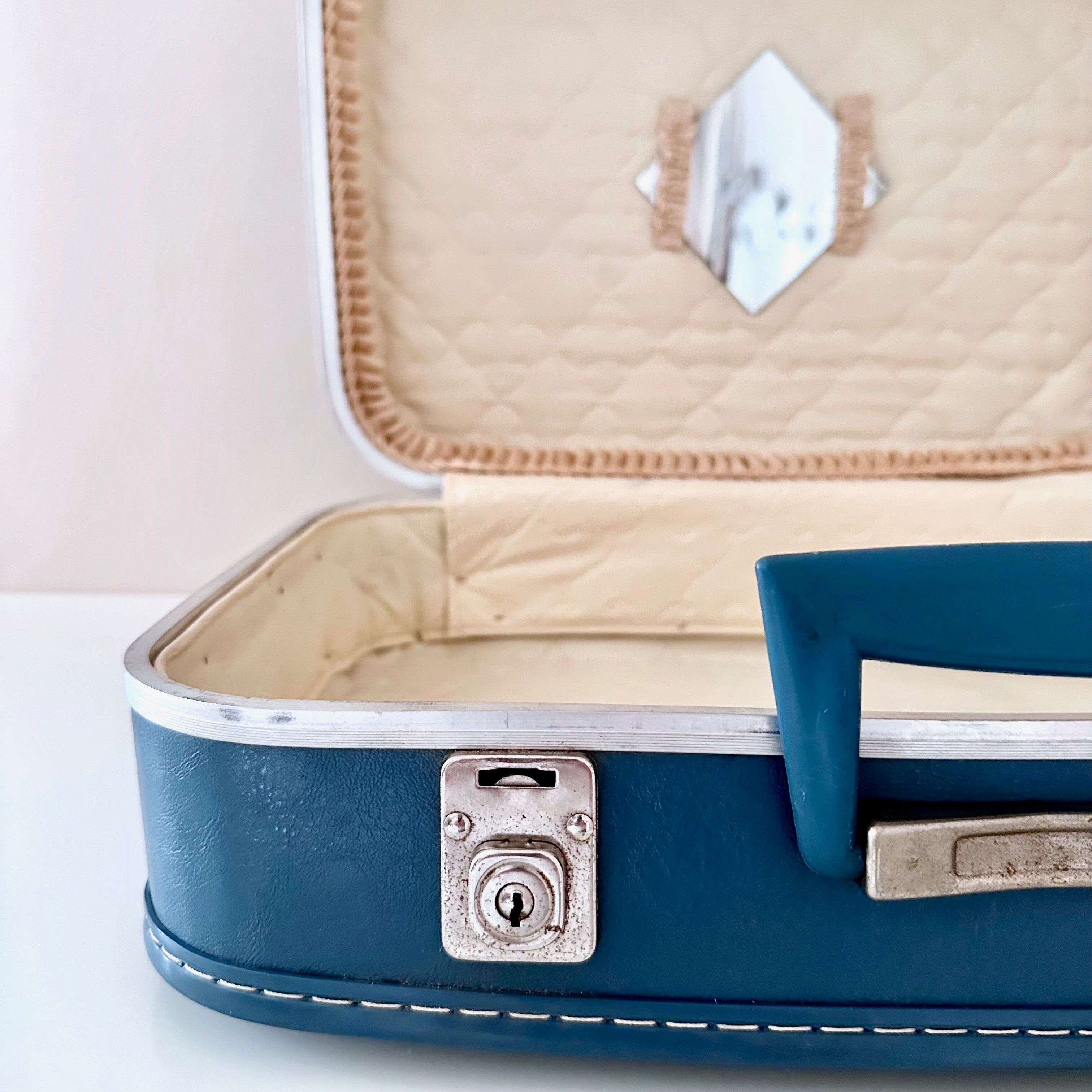 Vintage suitcase air france stewardess 1970