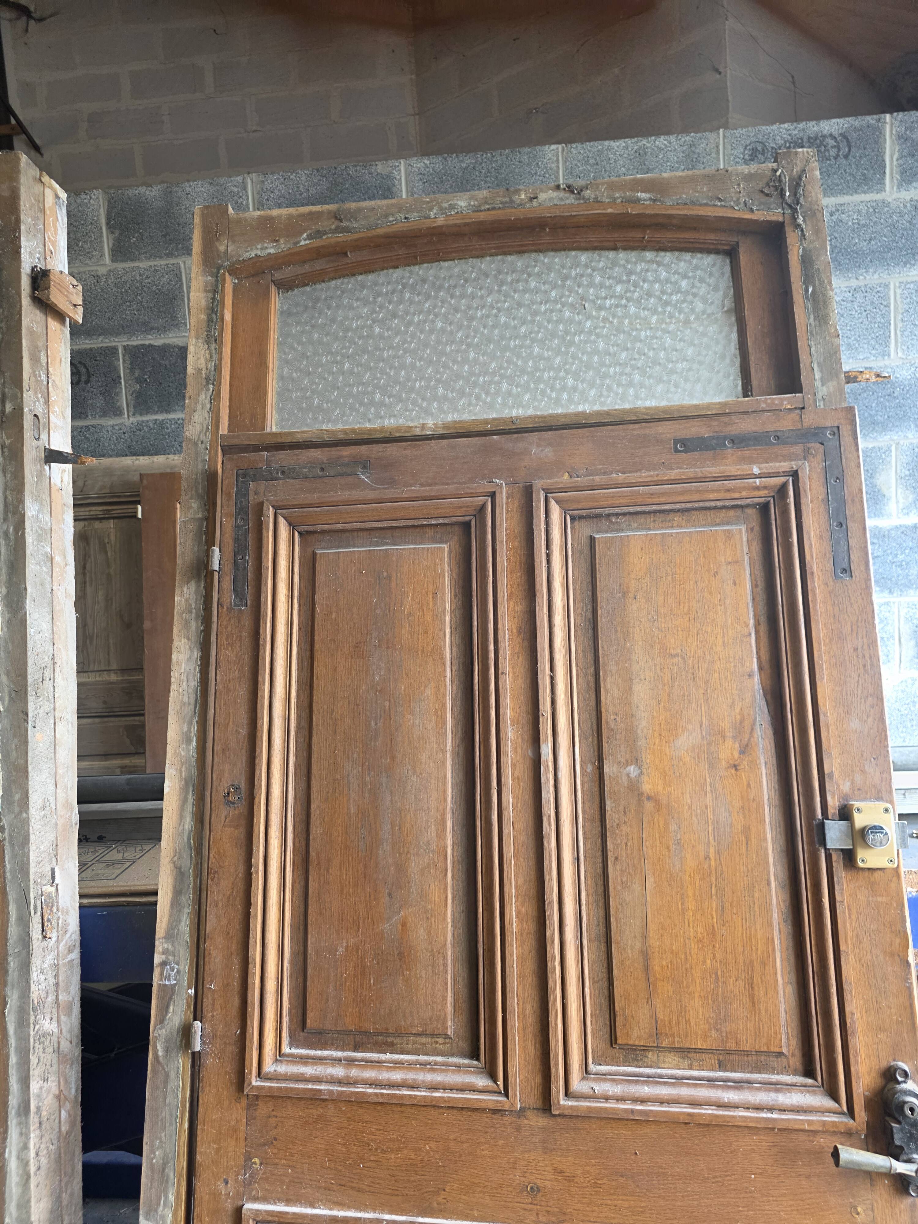 Paire de portes d'entrée en chêne massif, XIXe
