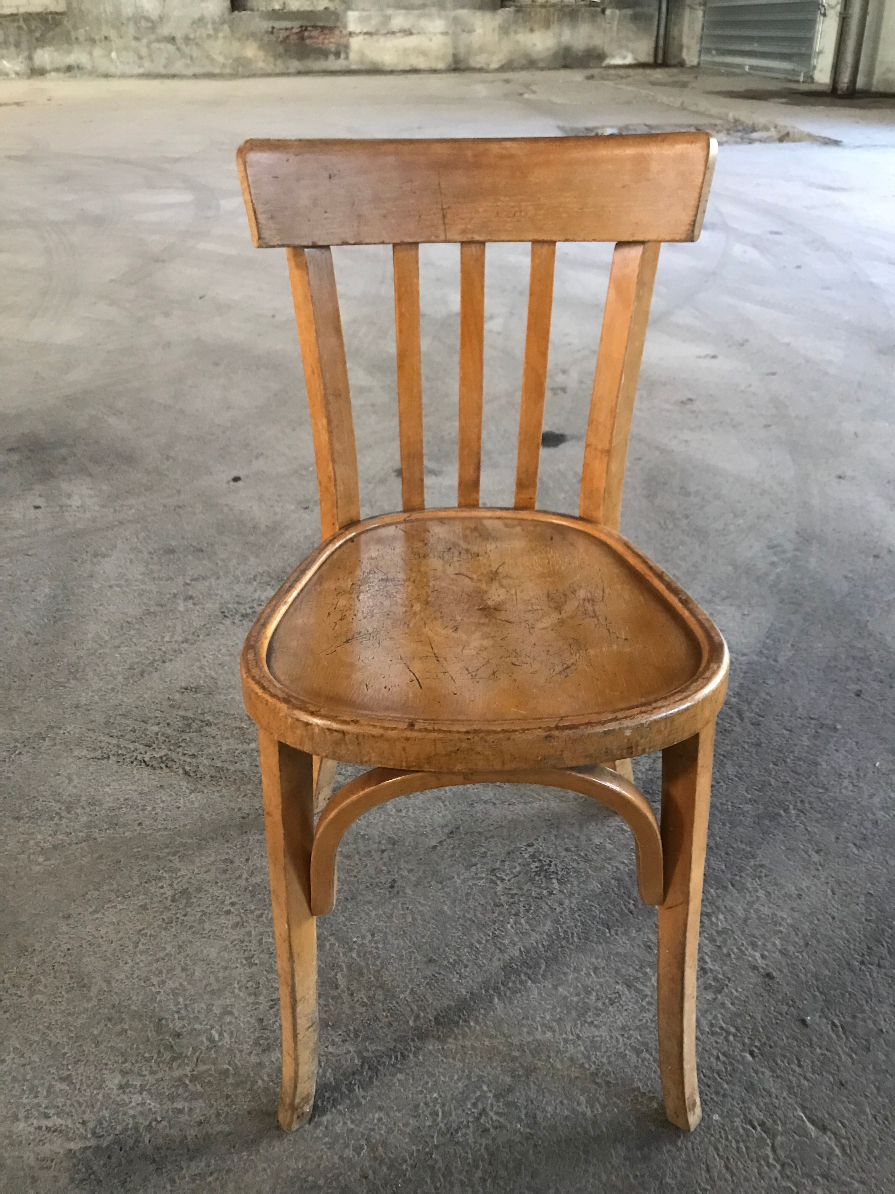 Round farm table 1850 and 6 bistro chairs