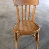 Round farm table 1850 and 6 bistro chairs