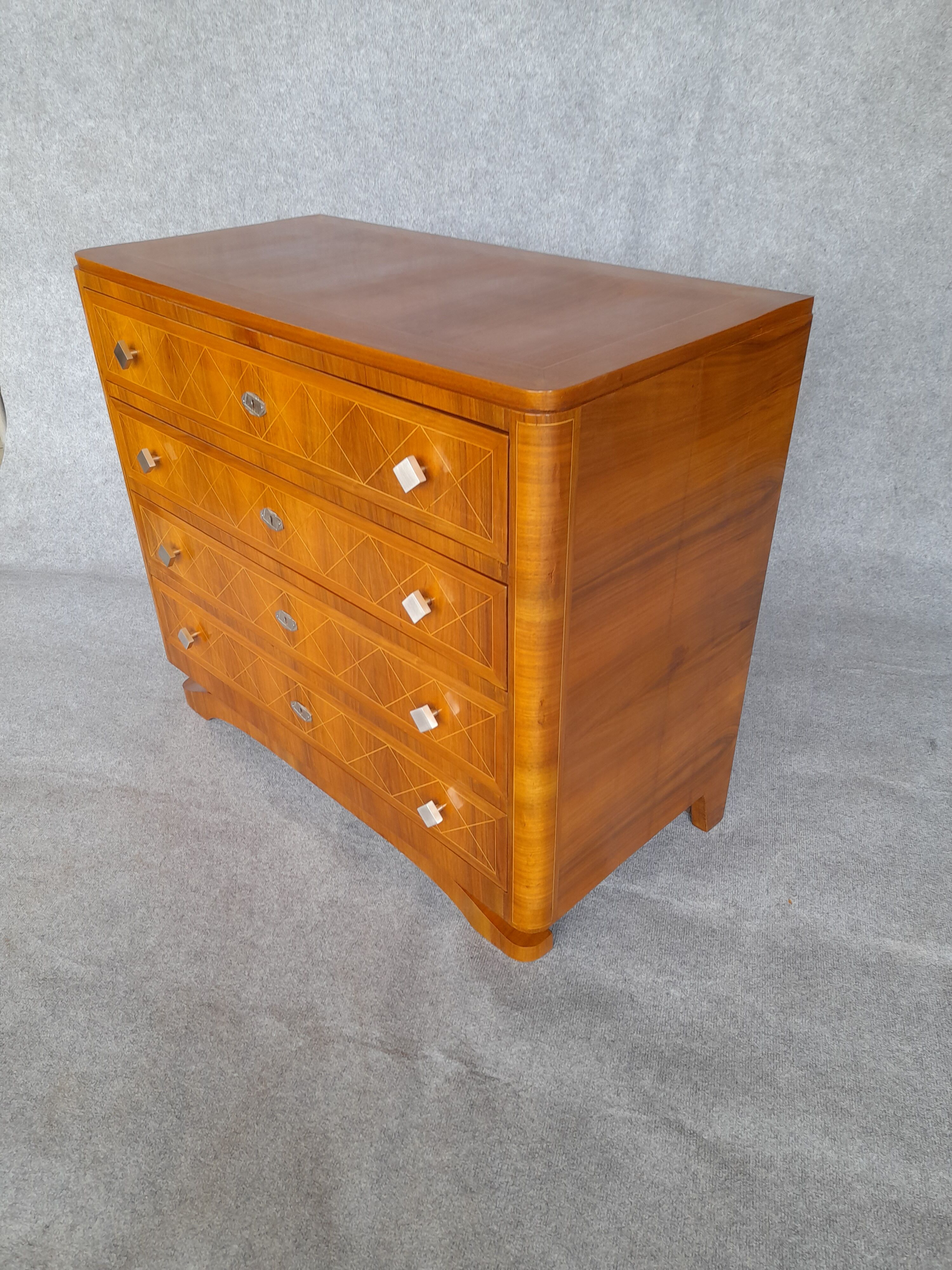 Art Deco chest of drawers (1930-1940) in walnut