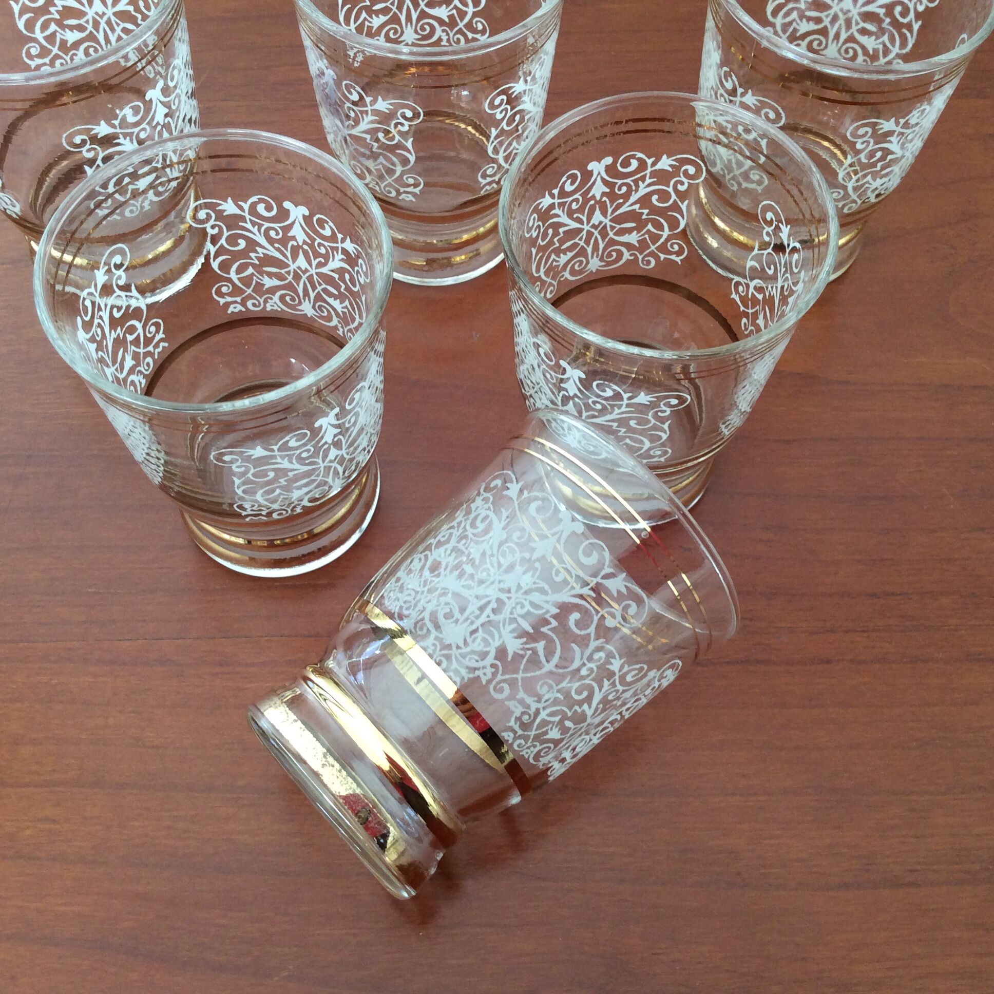 Set of 6 glasses decorations in relief arabesques white edges gilded - vintage