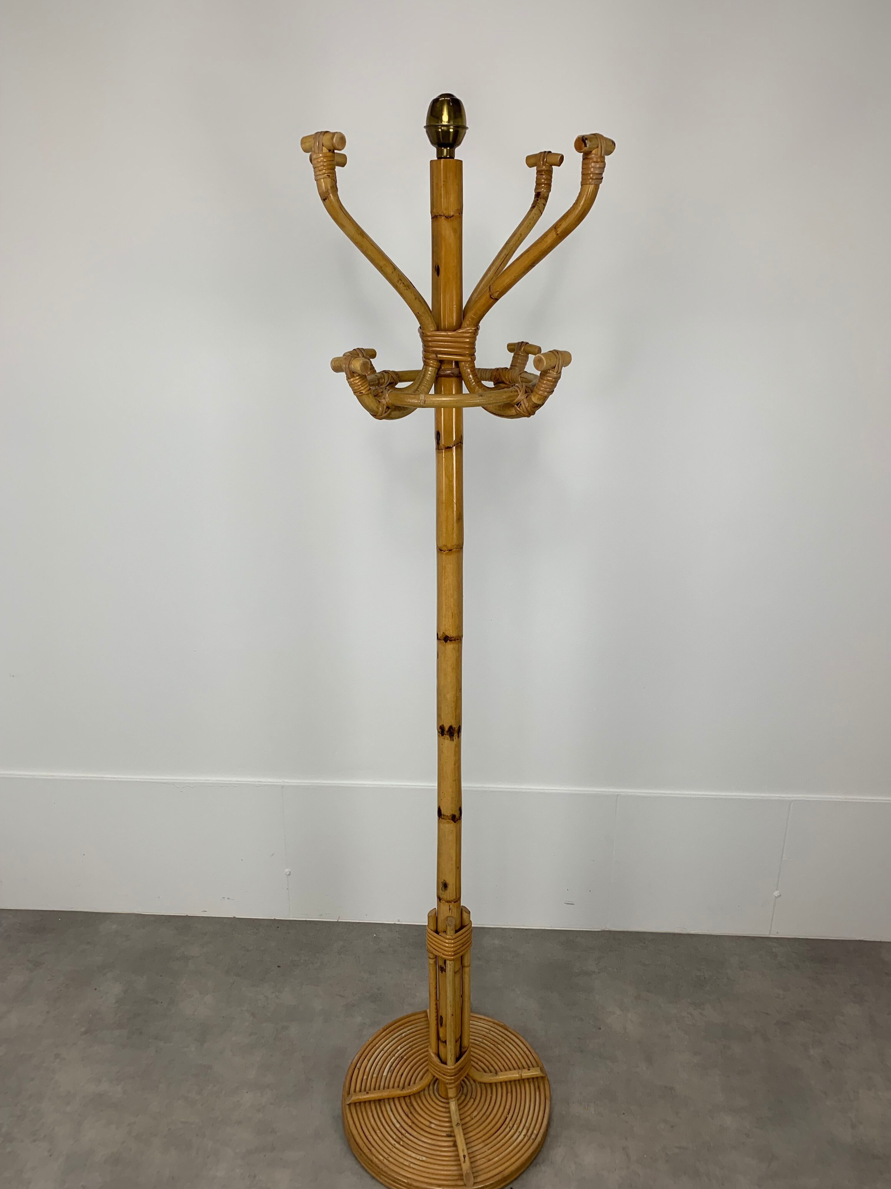 Rattan parrot coat rack and chic jungle style brass