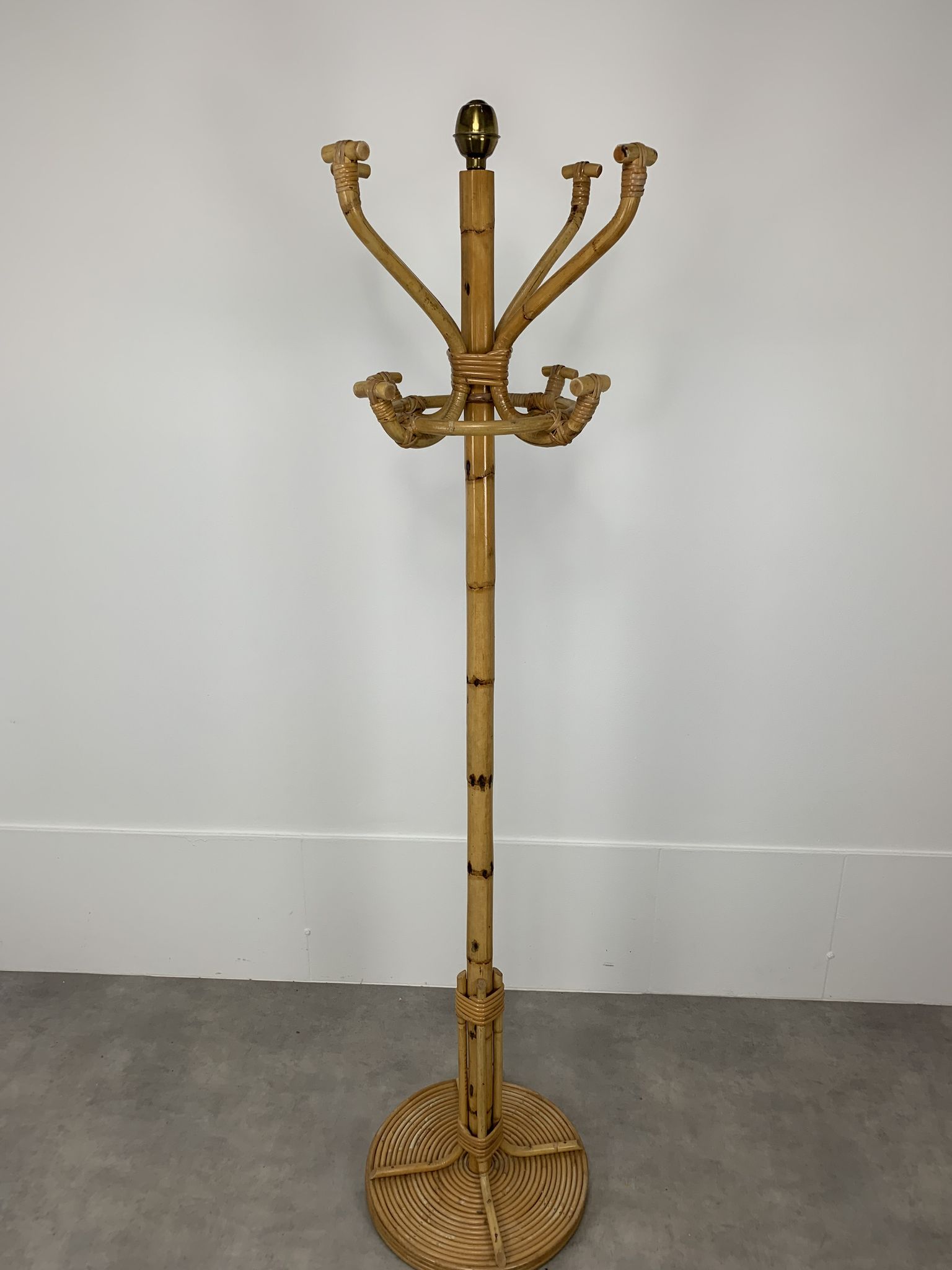 Rattan parrot coat rack and chic jungle style brass