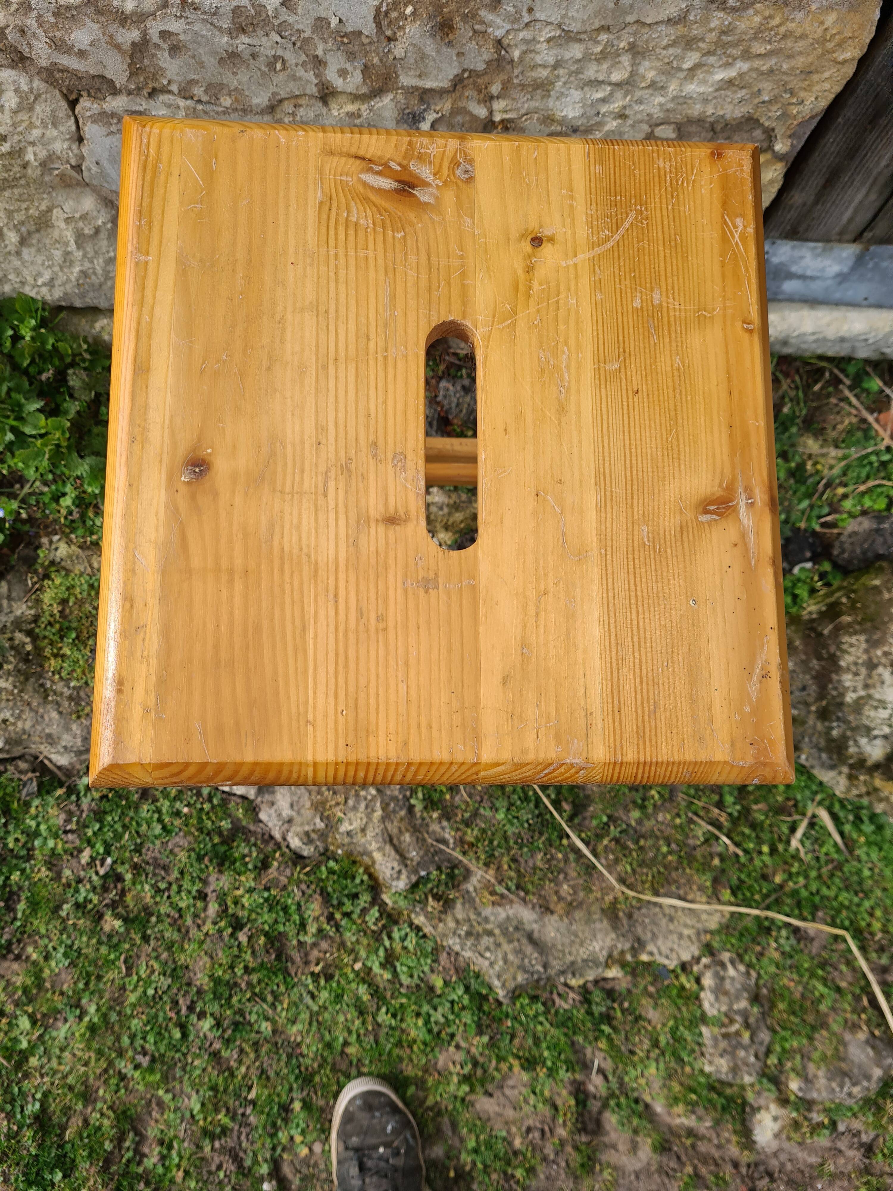Tabouret haut en bois