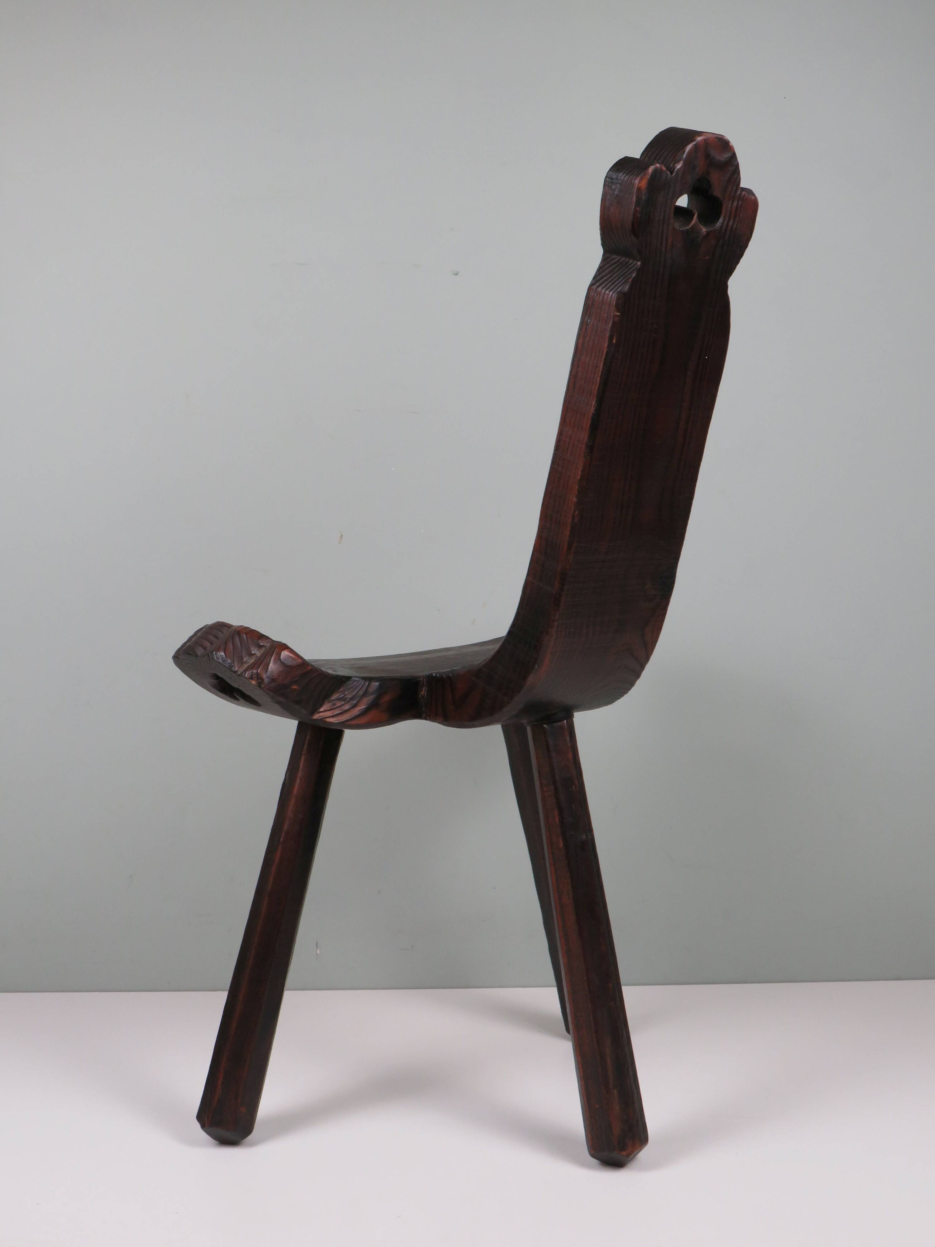 Spanish birth stool in carved wood – mid-century, brutalist spirit