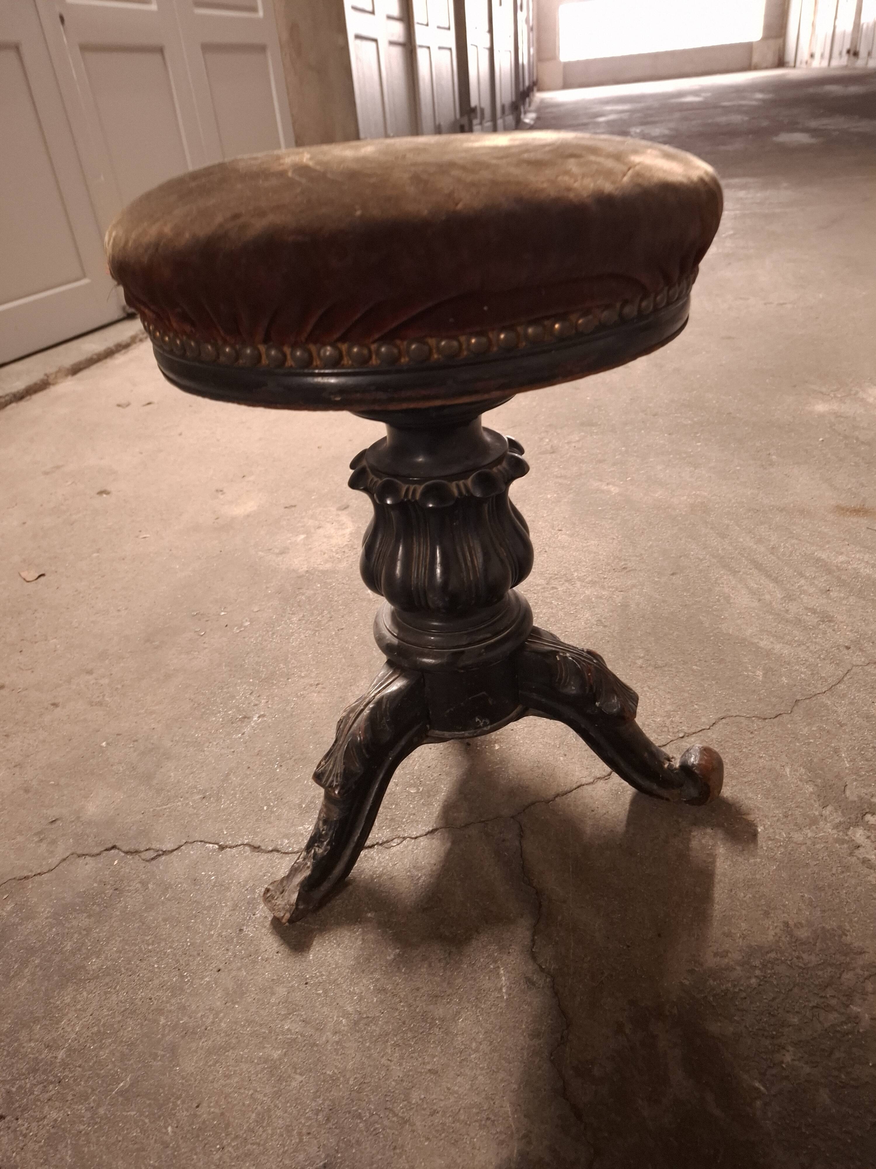 NAPOLEON III PIANO STOOL