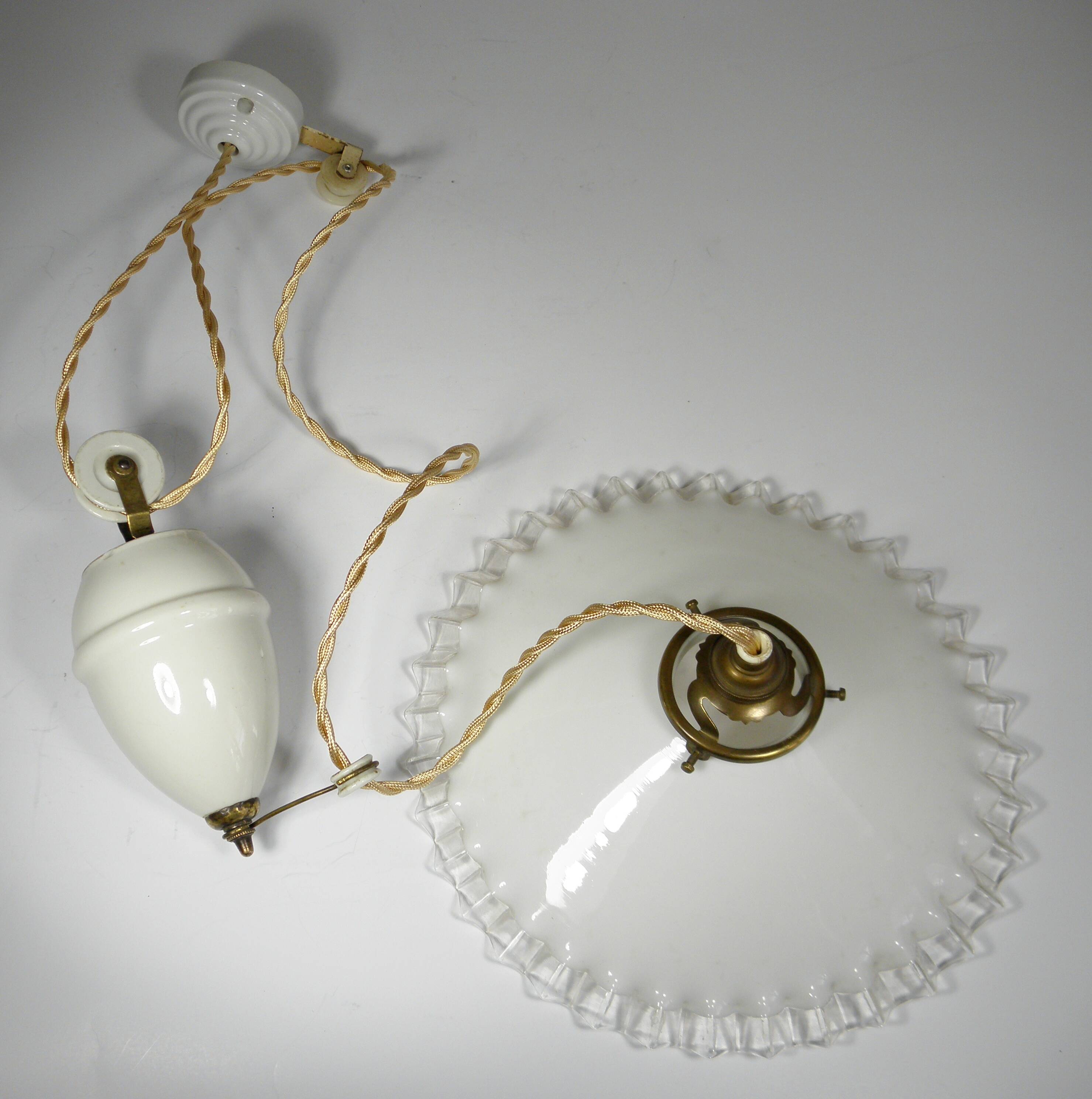 "RISE AND LOWER" SUSPENSION in OPALINE