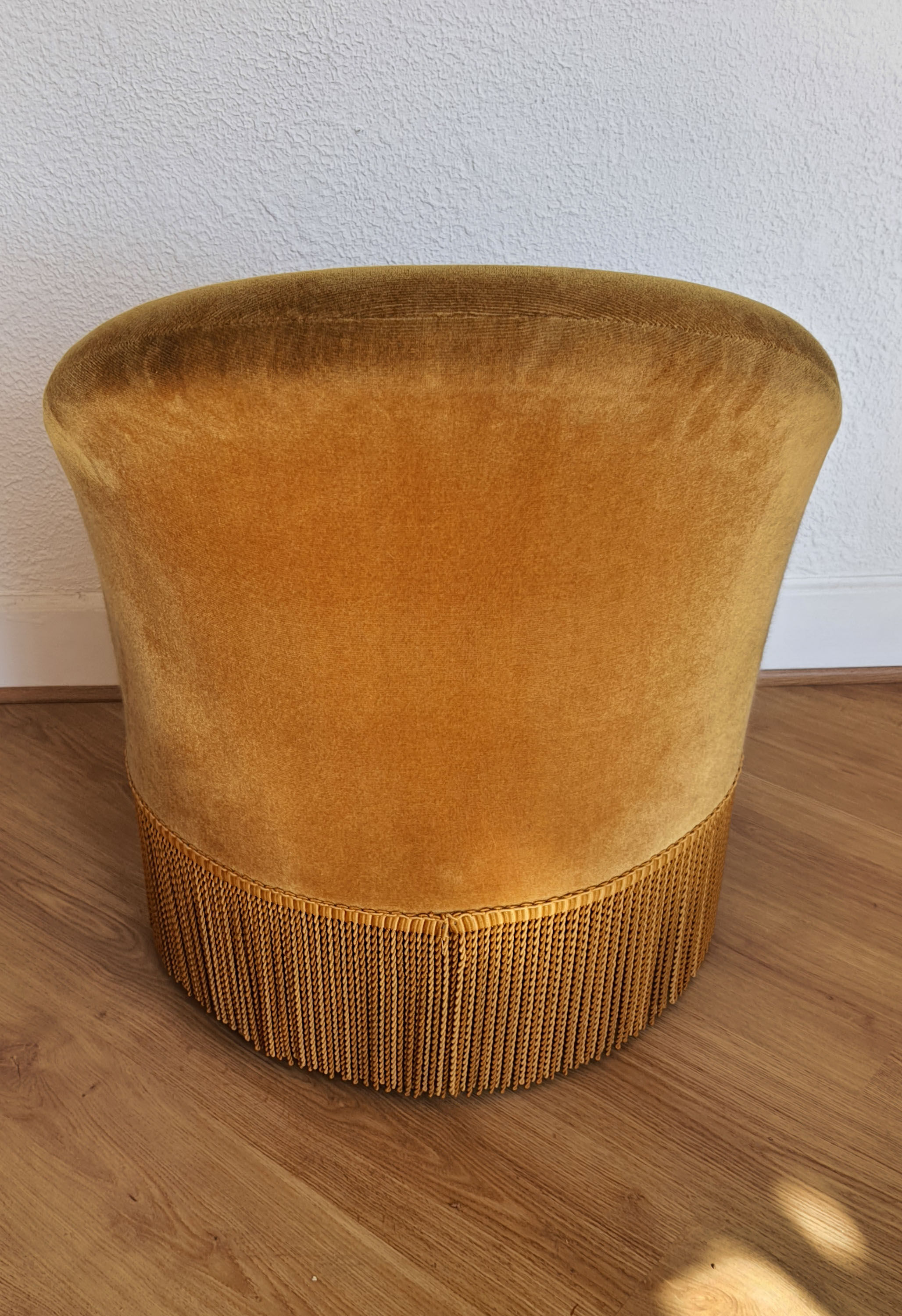 Yellow velvet toad armchair