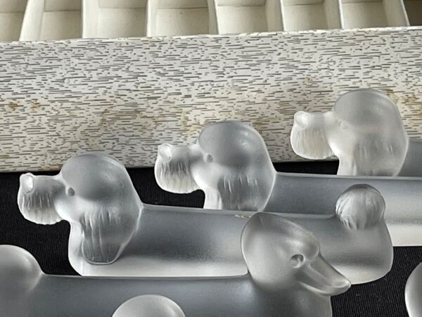 12 porte-couteaux zoomorphes en cristal satiné Vannes le Châtel XXème
