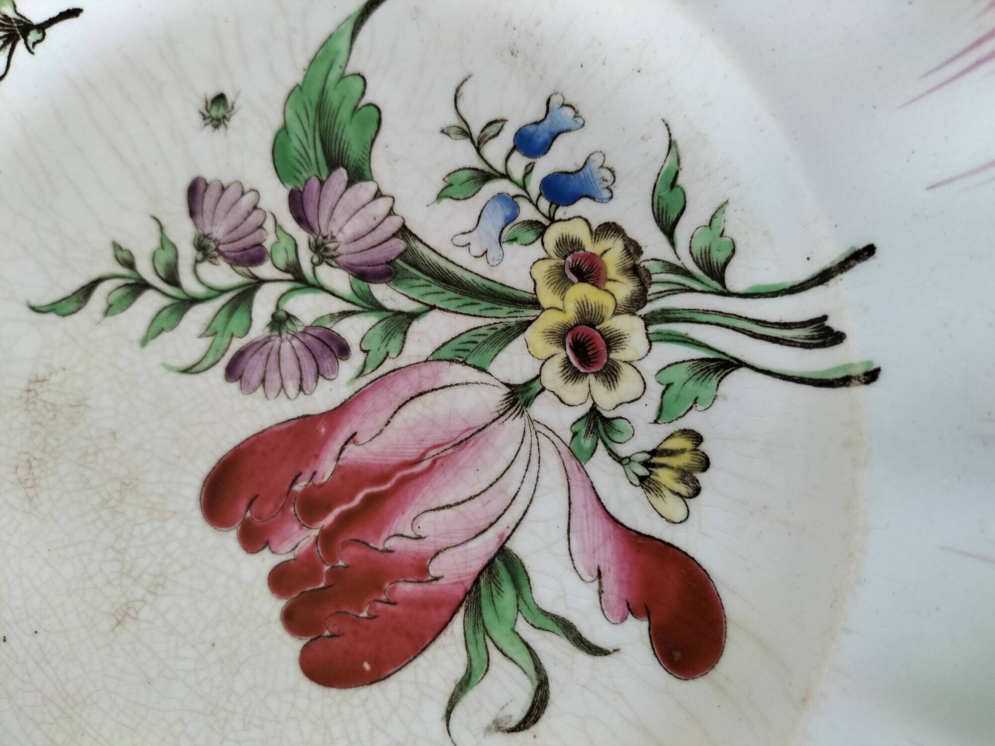 Assiette ancienne Lunéville – décor floral & insecte – vers 1840–1860