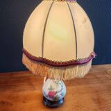 Porcelain table lamp with floral decoration
