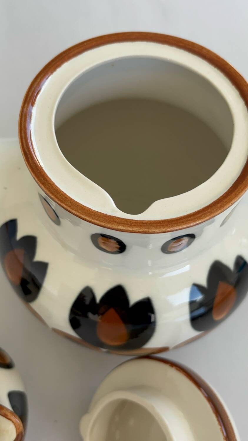 Boch La Louvière teapot and milk jug, kimono pattern