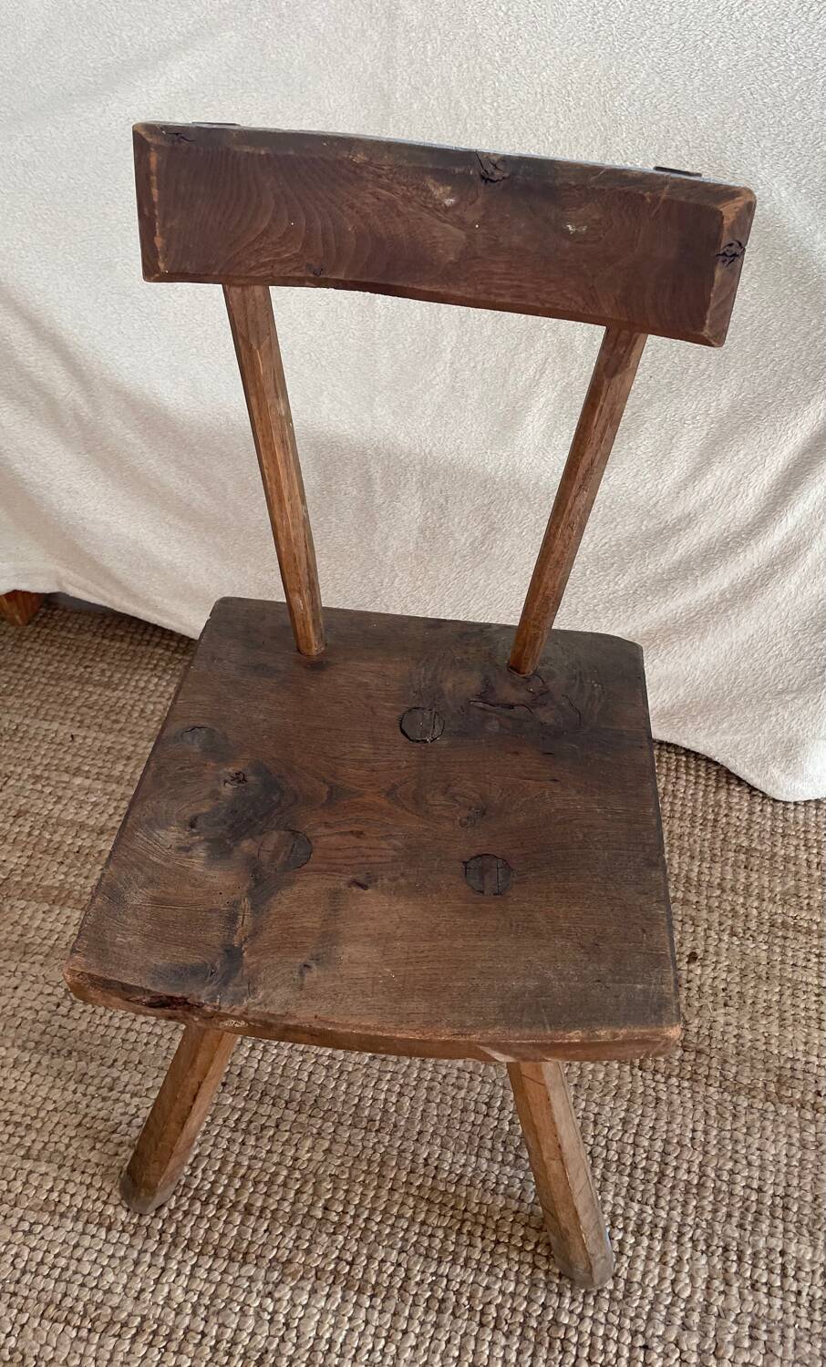 Chaises tripodes bois art brut