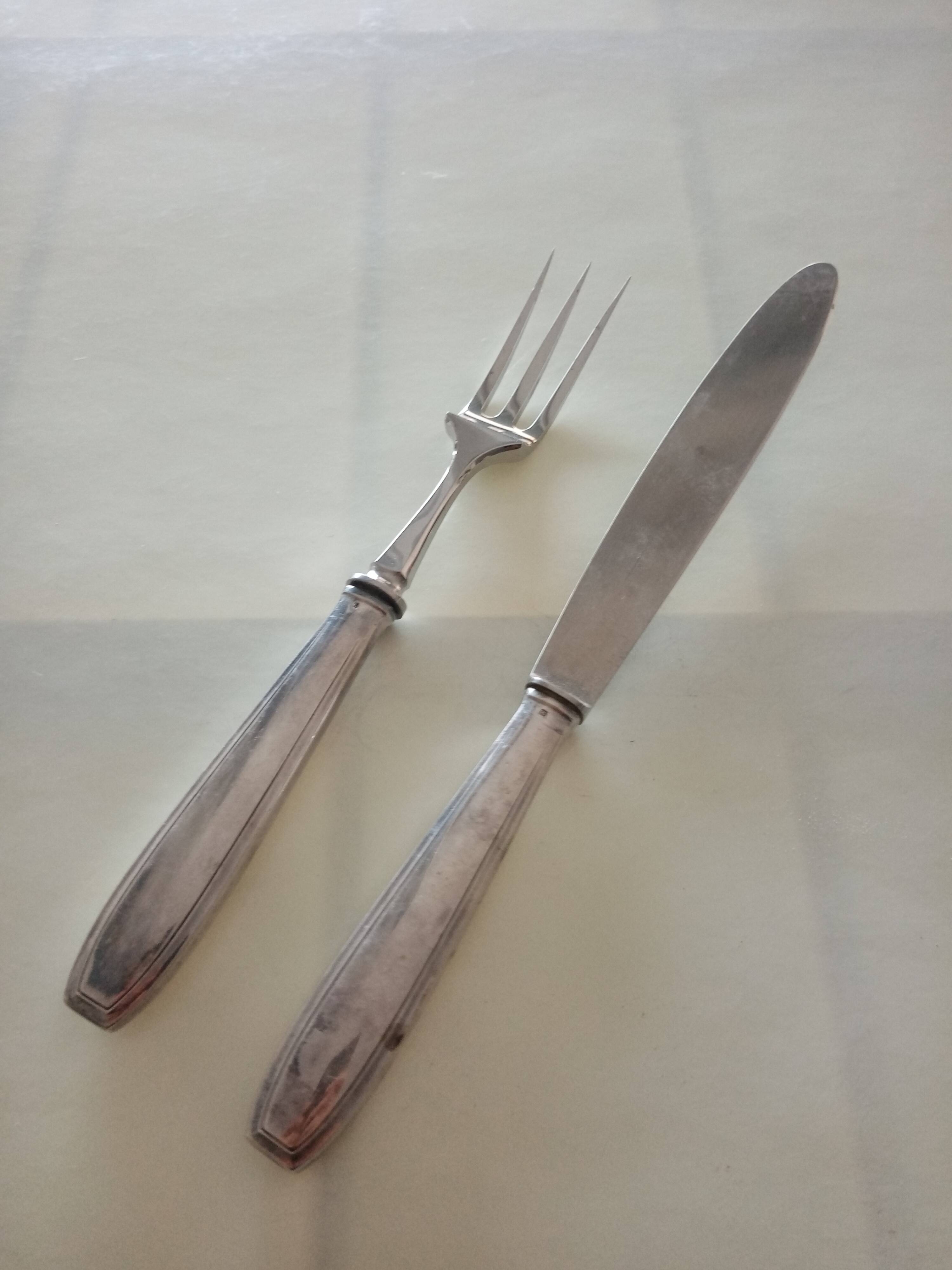 Serving cutlery in silver metal