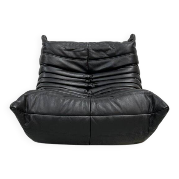 Fauteuil lounge Togo en cuir noir français par Michel Ducaroy pour Ligne Roset, années 1970. — Beyit