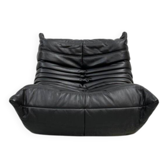 Fauteuil lounge Togo en cuir noir français, conçu par Michel Ducaroy pour Ligne Roset, années 1970