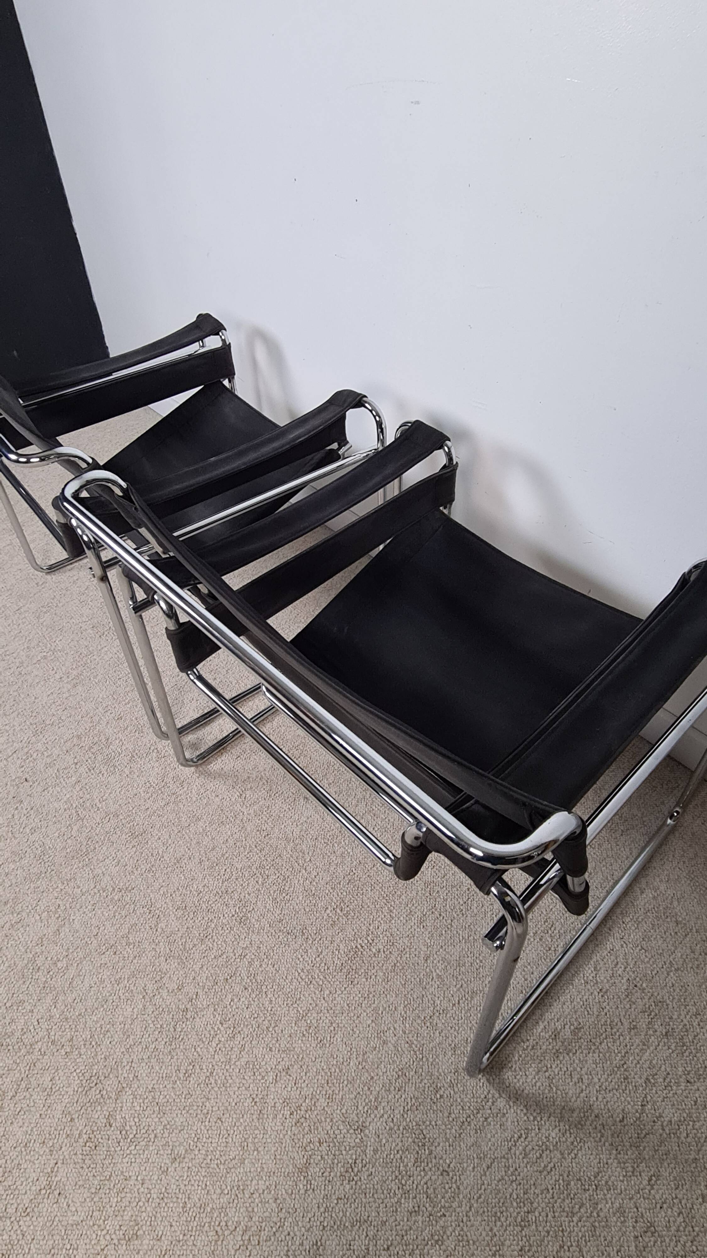 Pair of "Wassily" armchairs _ Vintage Edition