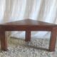 Table basse triangulaire en bois massif