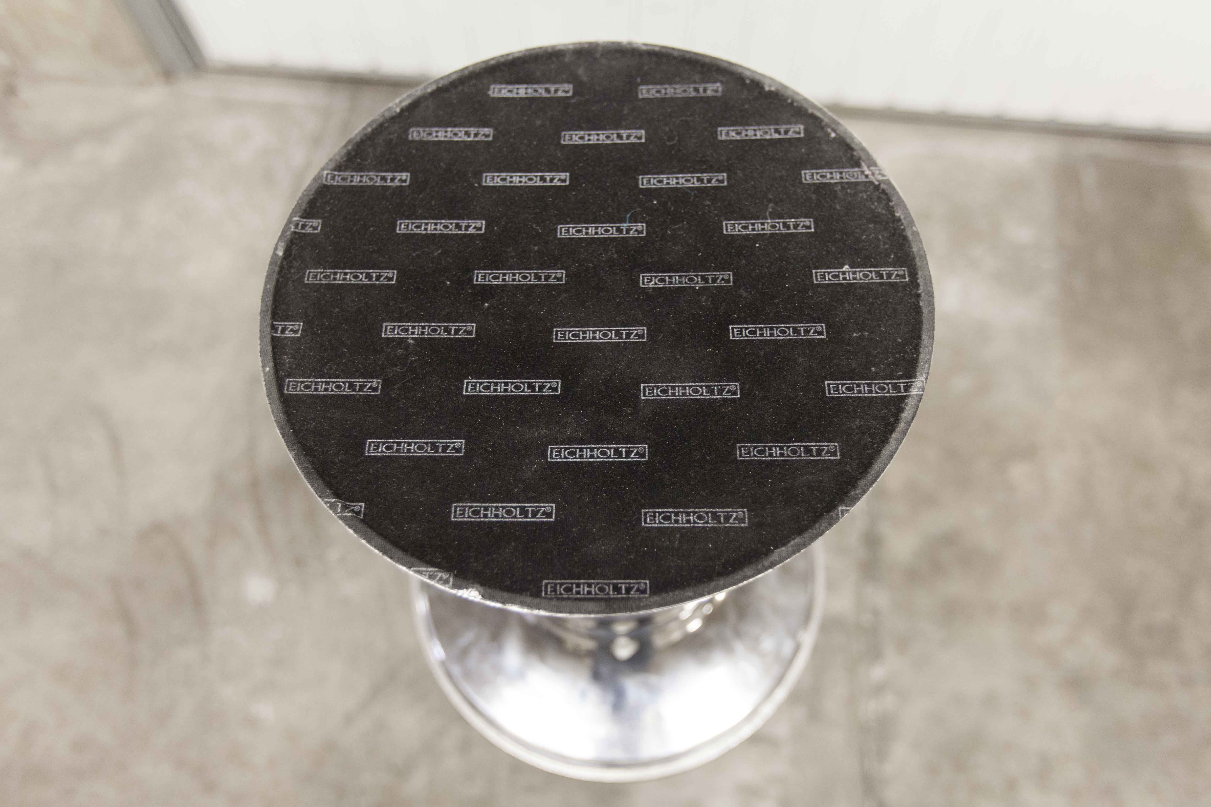 Paire de tabourets aluminium chromé Eichholtz 2000
