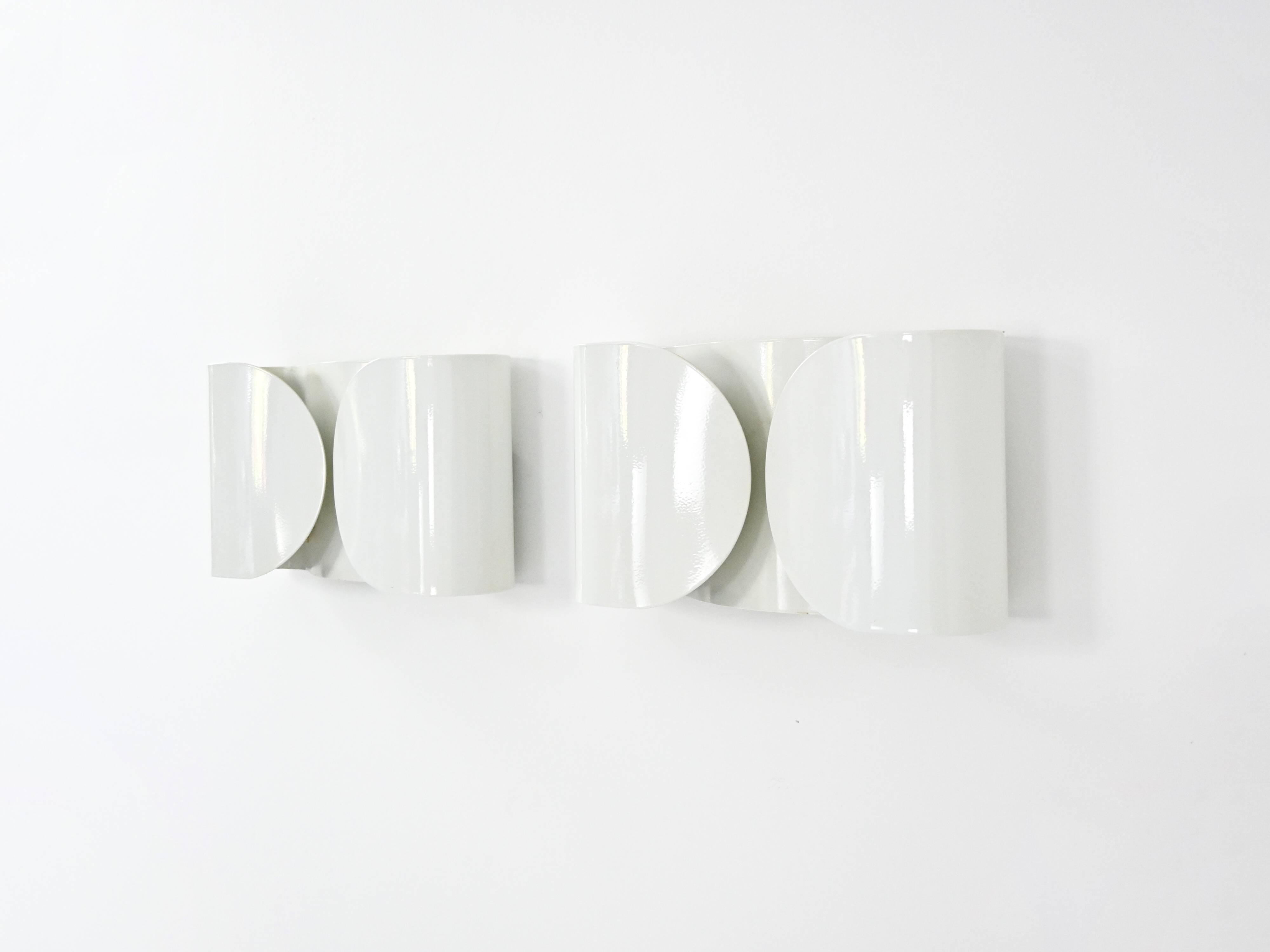 White "Foglio" wall lights by Tobia & Afra Scarpa for Flos, 1960s.