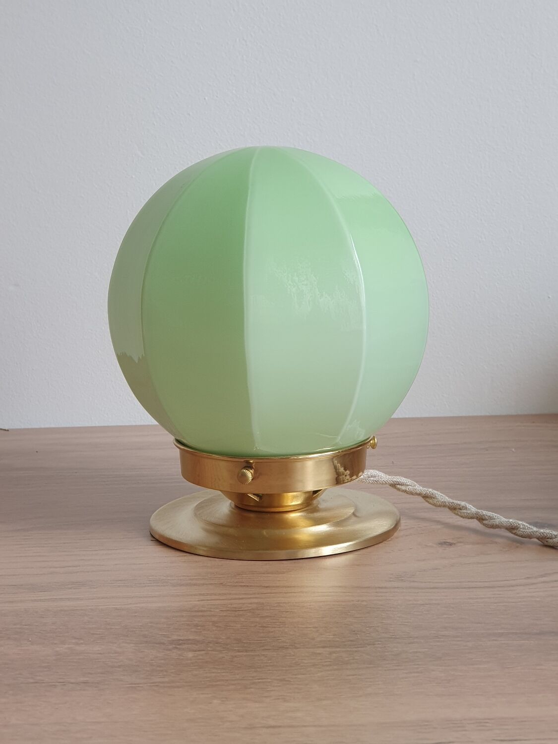 Green opaline table lamp