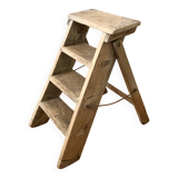 Escabeau pliant en bois ancien
