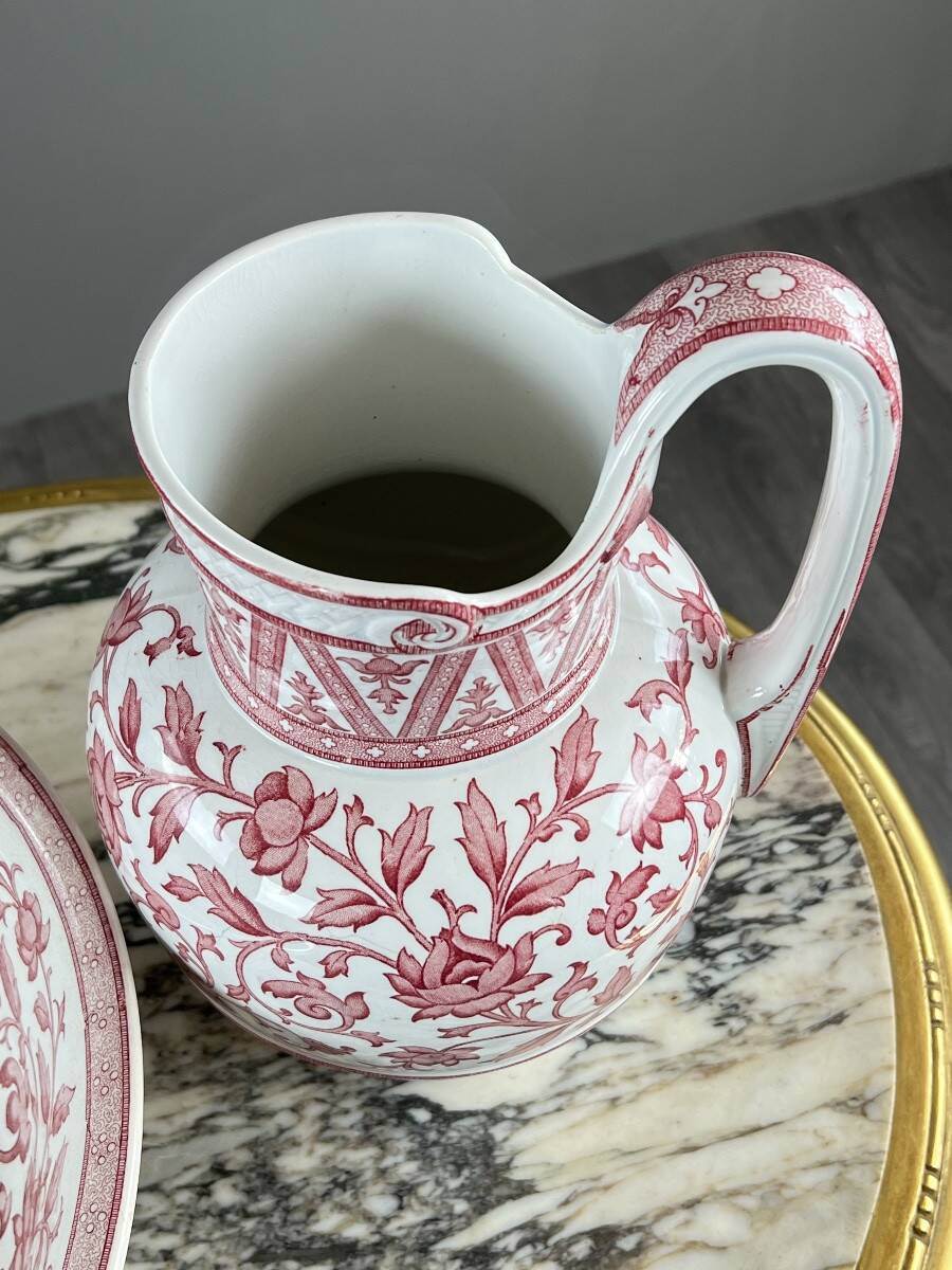 Toilet set in Sarreguemines earthenware, Oriental model, 19th century.