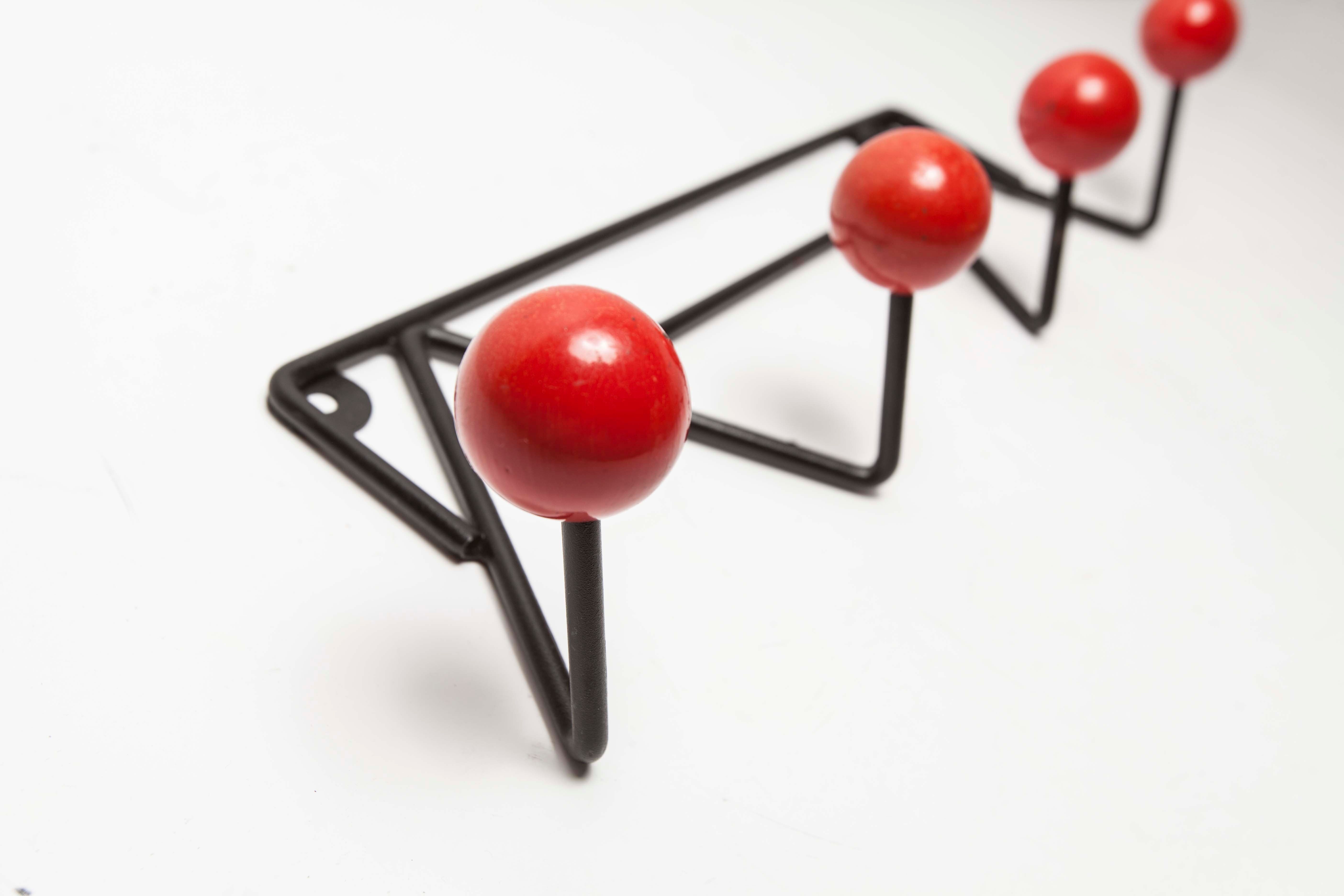 Coatrack 60s black and red 4 balls