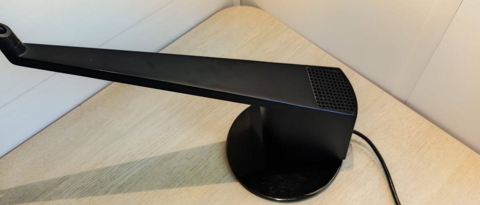 Lampe de bureau avec socle rotatif et balancier "Ala" par Guzzini