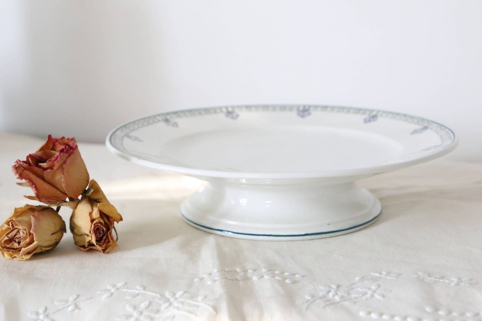 Dish on pedestal, iron earth, French manufacture, early twentieth century Copy