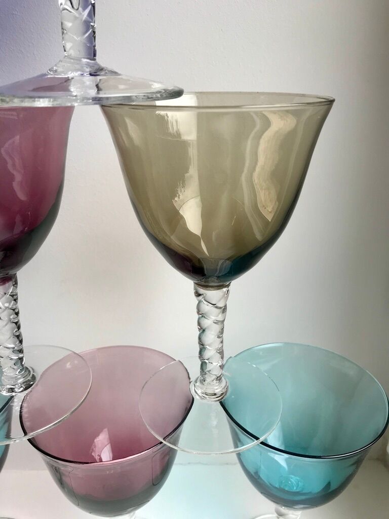 Set 6 colored wine glasses and worked feet 70s