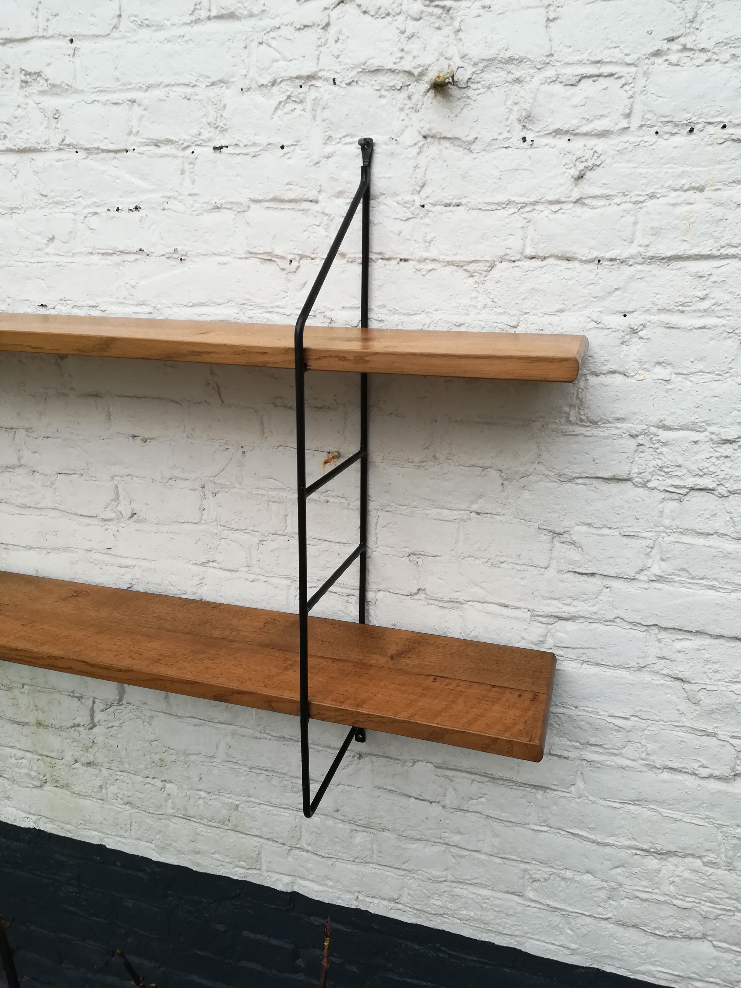 Wall shelf