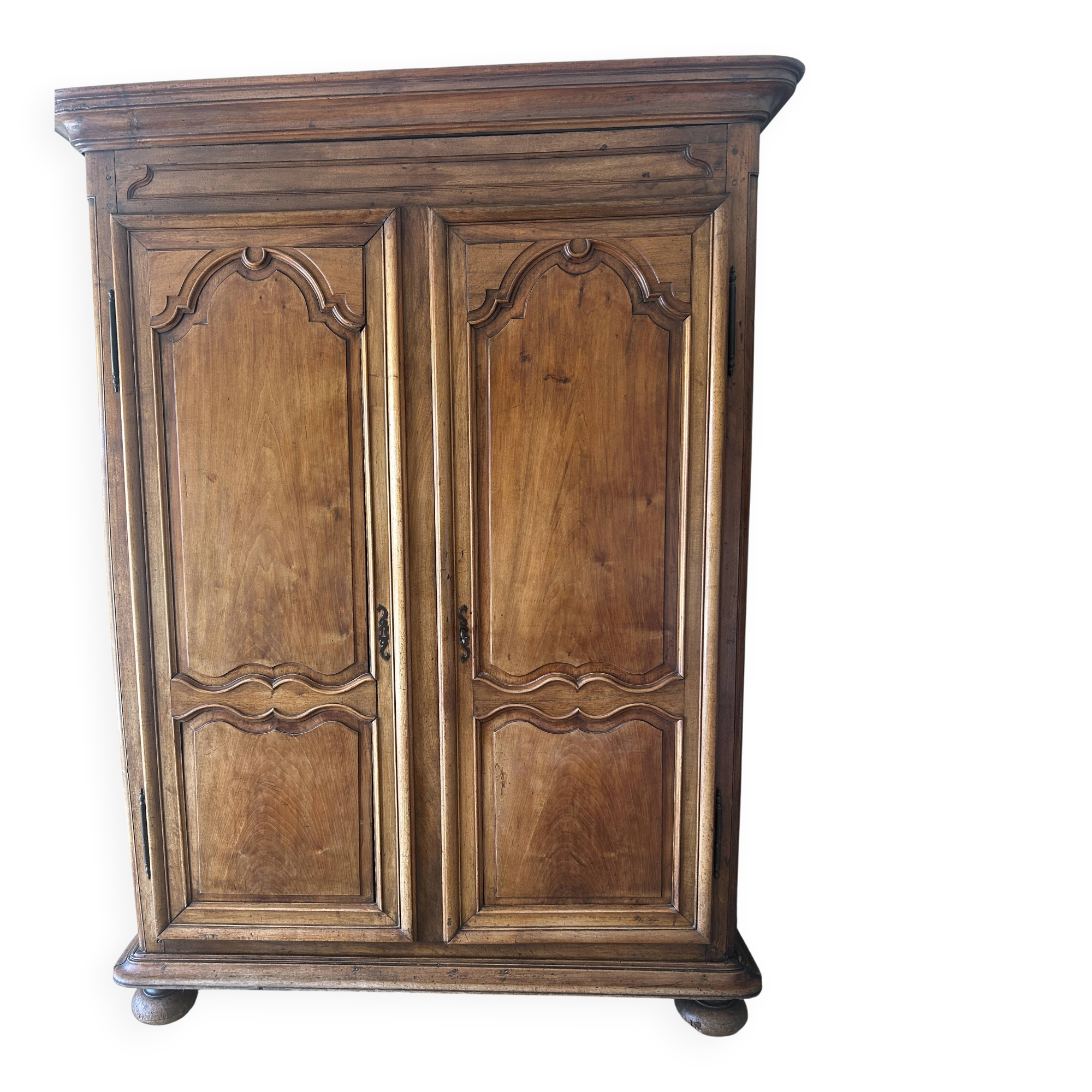 Large antique wardrobe in solid oak, Provincial Louis XV style, disassembled.