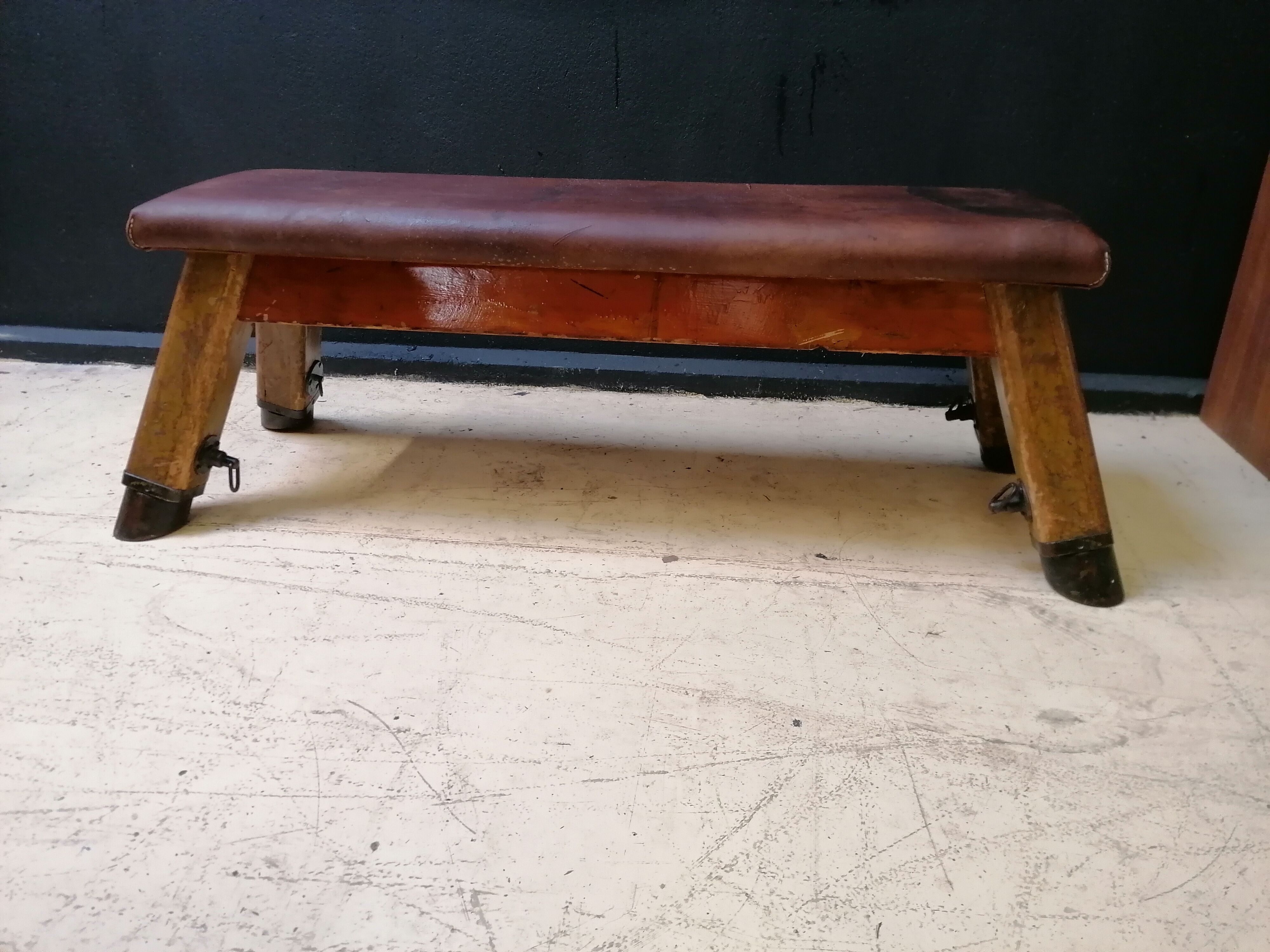 banc vintage en cuir, Tchécoslovaquie années 60, banc de gym, cheval d'arçon