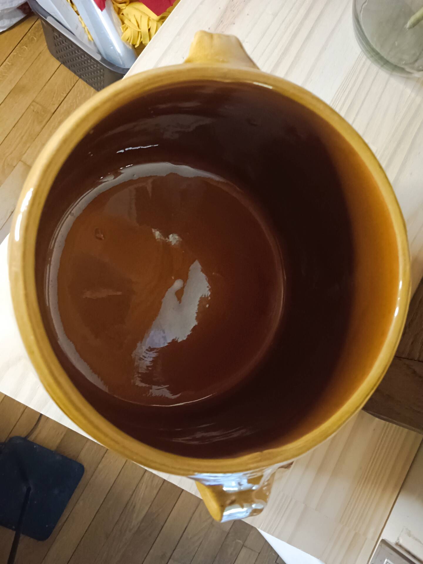Marmite / Vintage earthenware casserole with lid (21 x