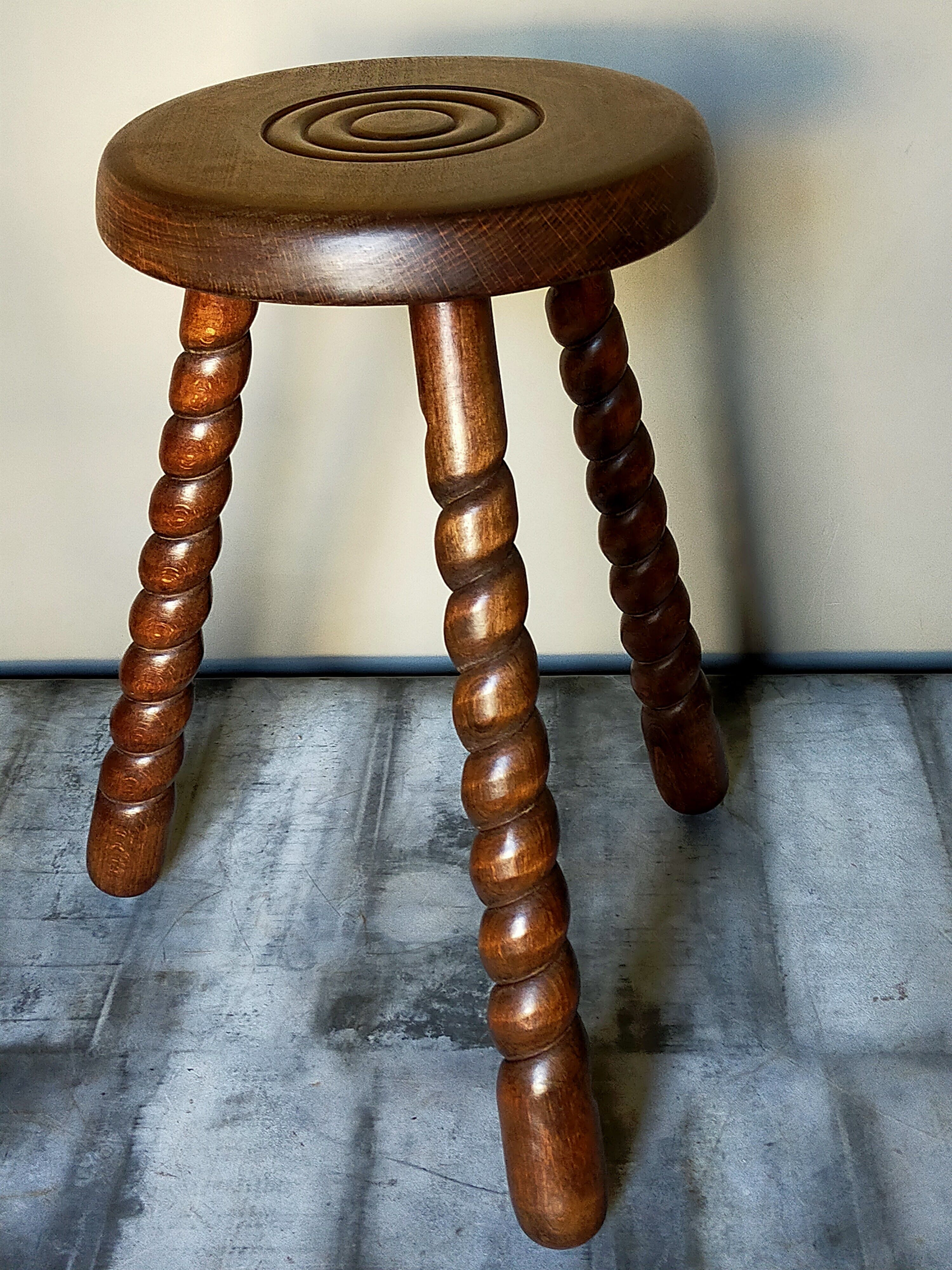 Vintage tripod stool in solid wooden twisted feet