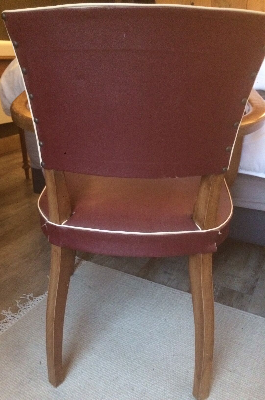 Skai chair binds wine and wooden footpieces and armrests