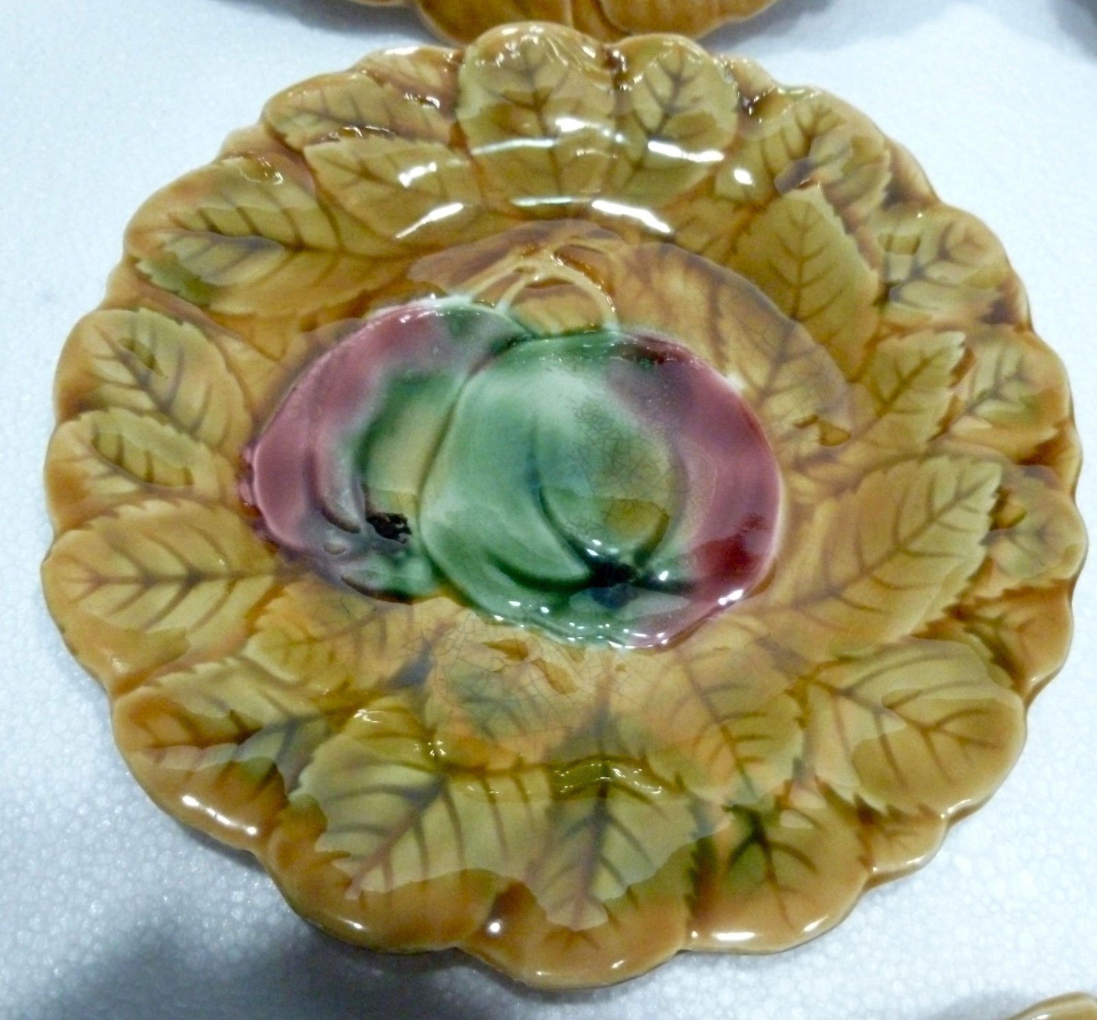 Lot of 5 plates in barbotine sarreguemines decor fruits
