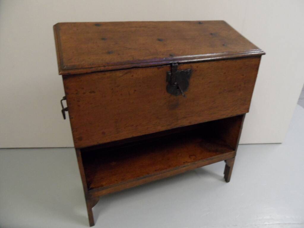 Coffre ancien en chêne