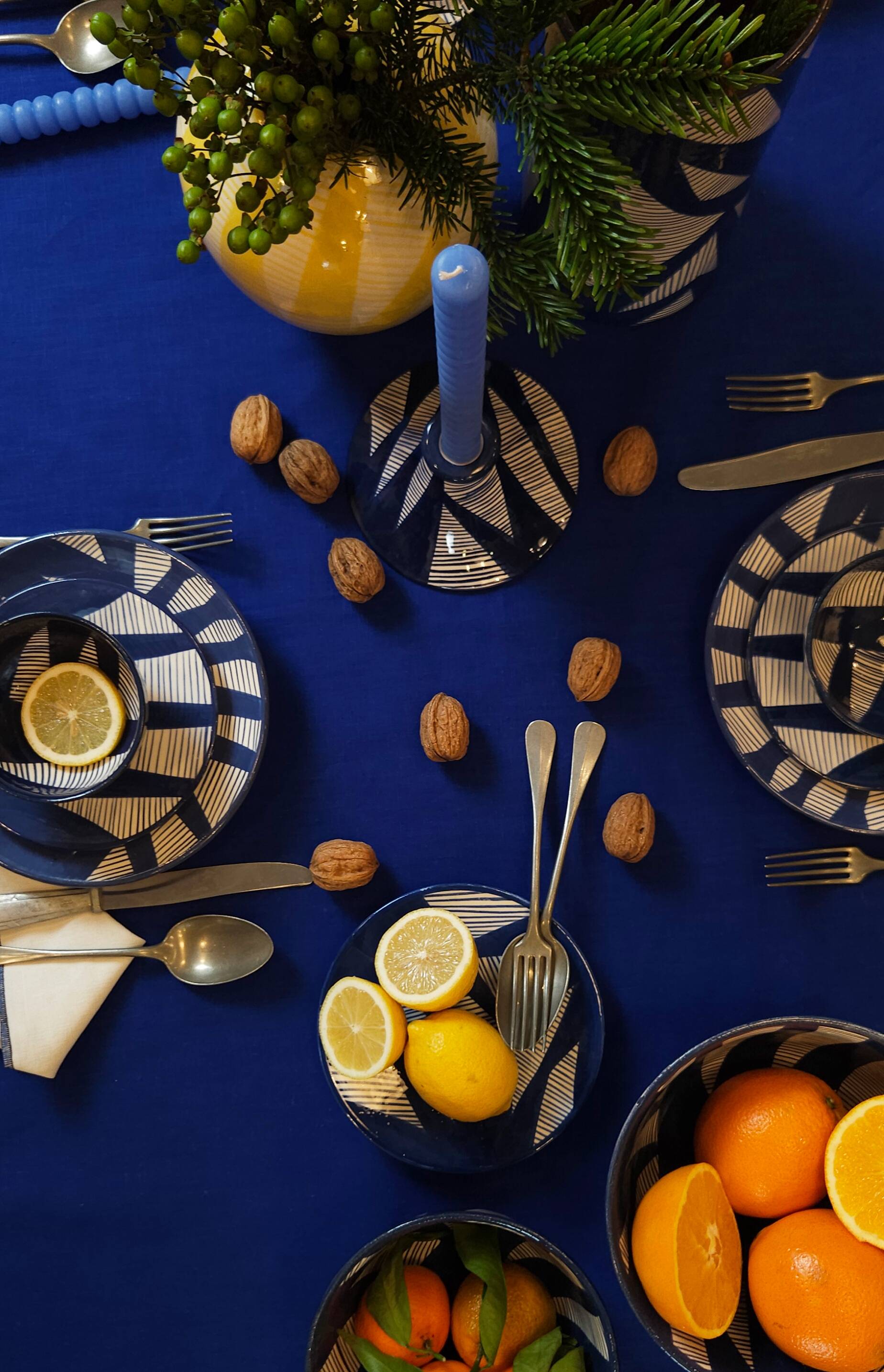 Medium plate - green palms