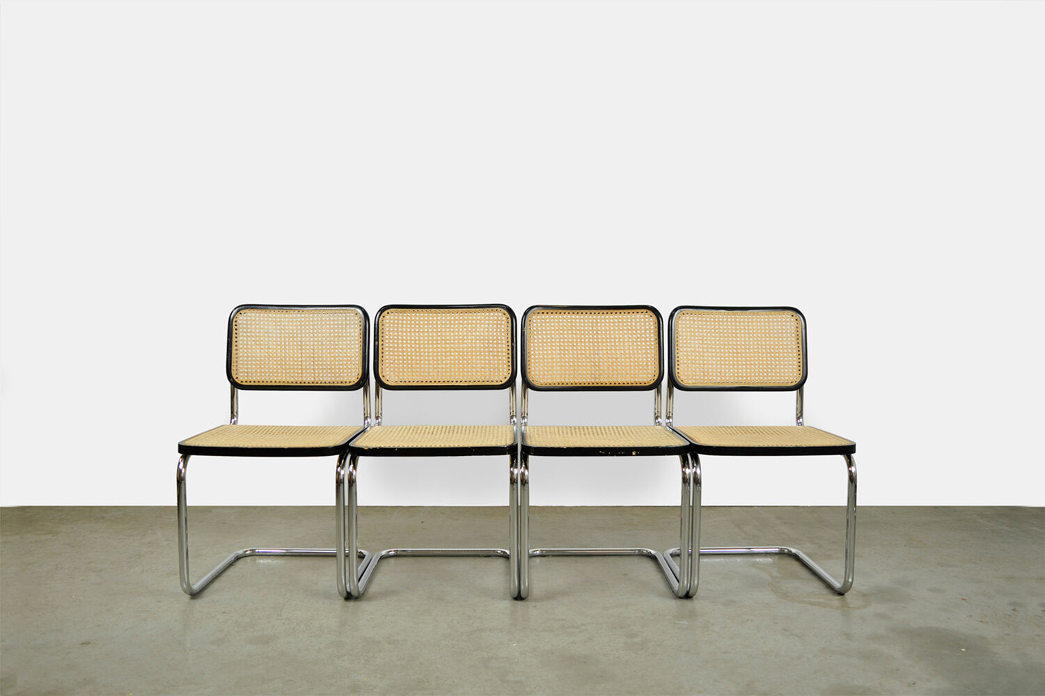 Set of 4 Cesca tubular frame cantilever dining chairs, Italy 1990s