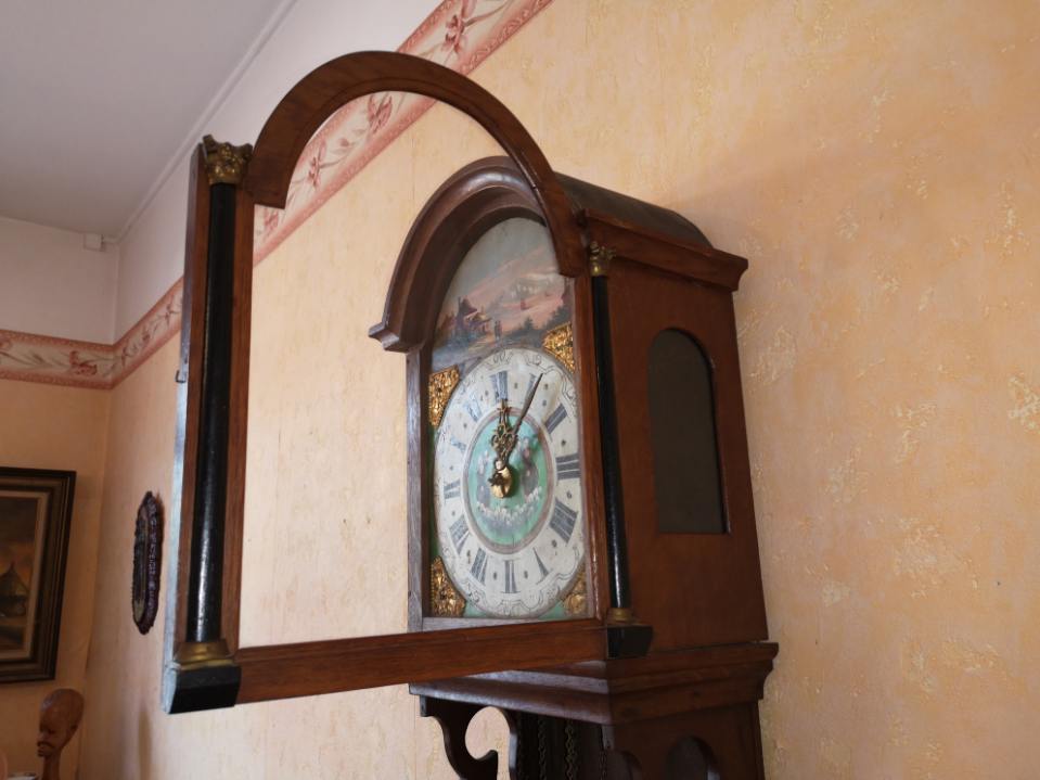 Pendule mouvement horloge hollandaise dite chaise époque 18eme