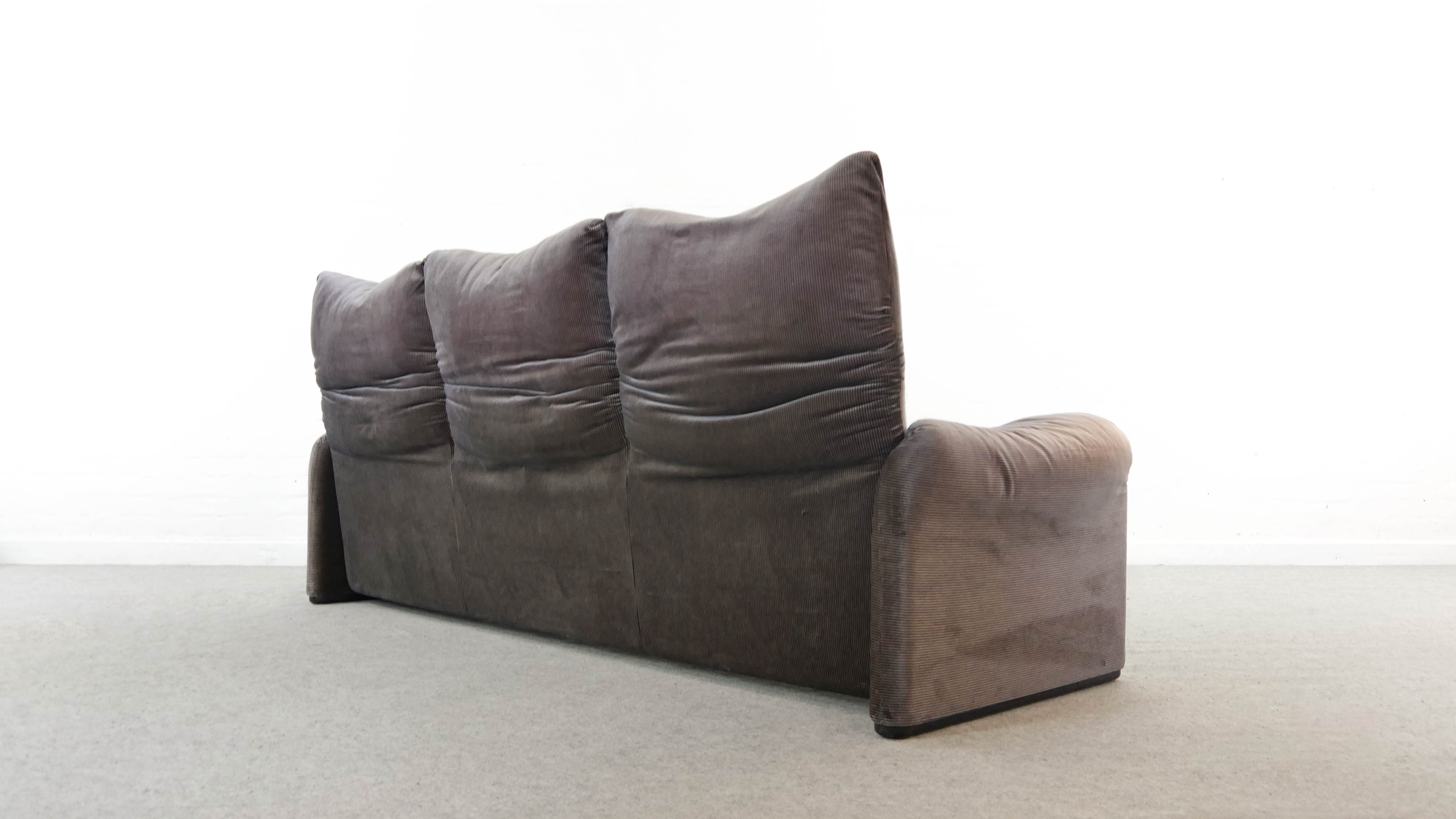 Maralunga 3-seat sofa by Vico Magistretti for Cassina, Italy