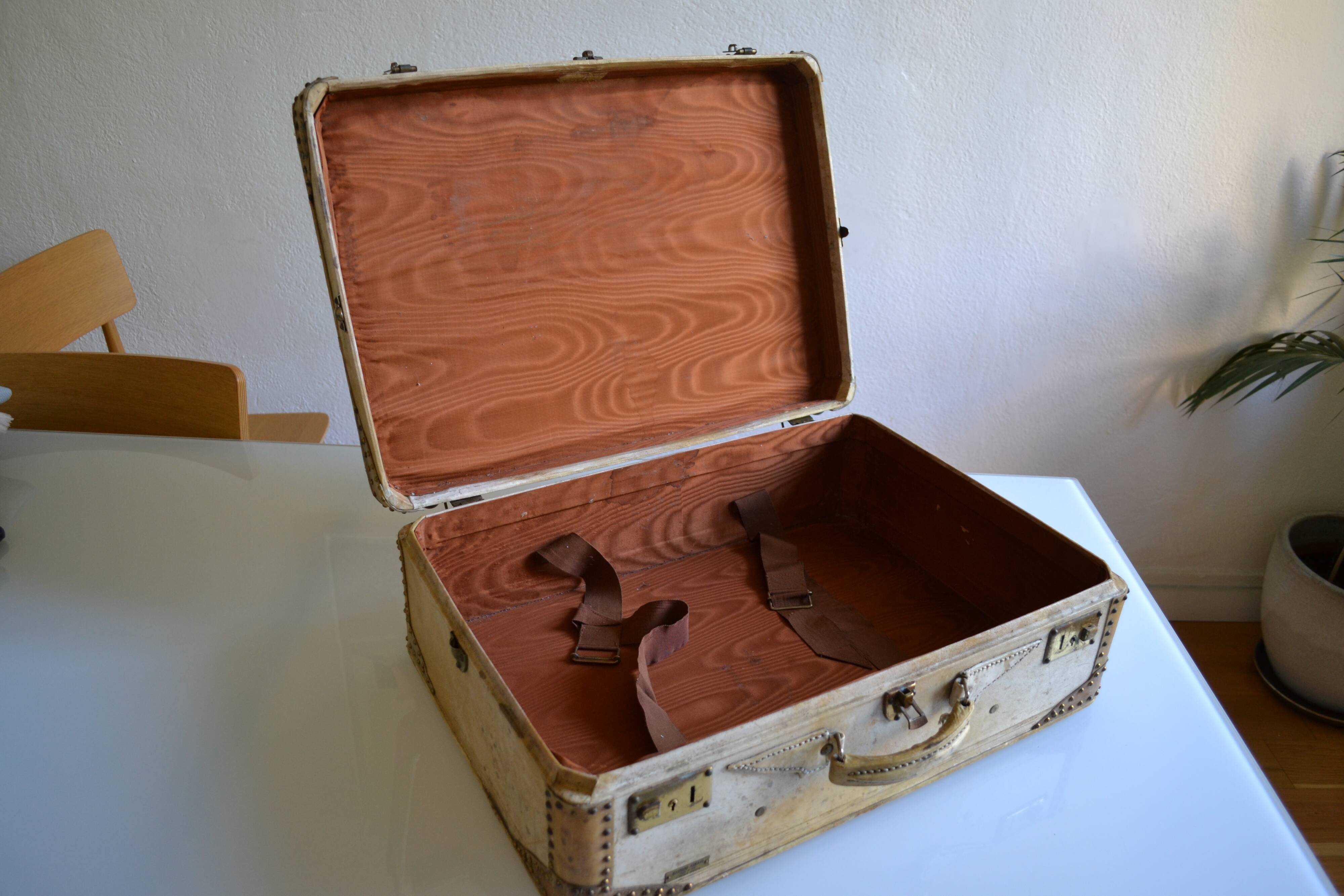 Vintage leather suitcase 1950 house Allemand-Arniaud in Marseille