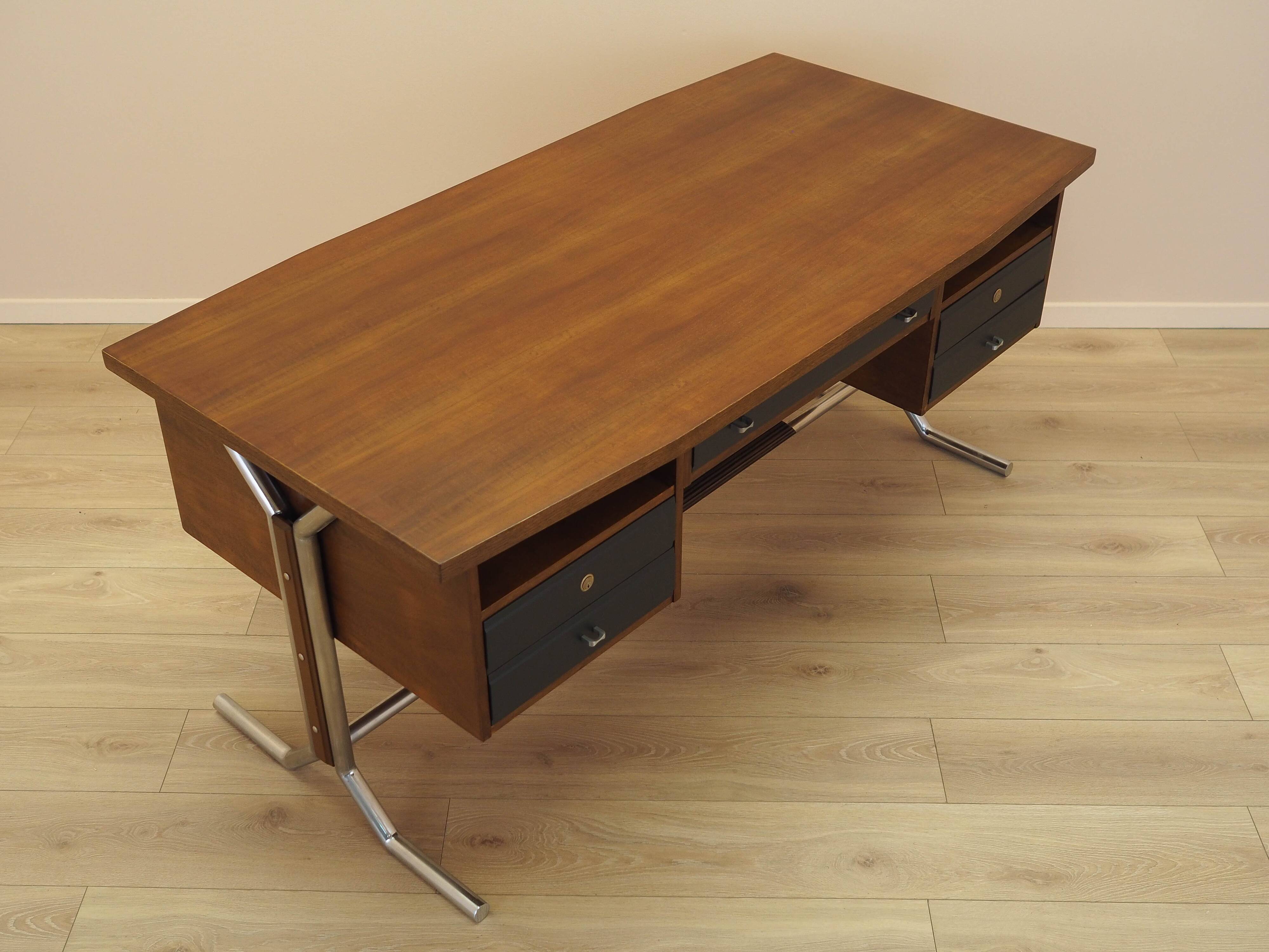 Bureau en noyer, Italie années 1970