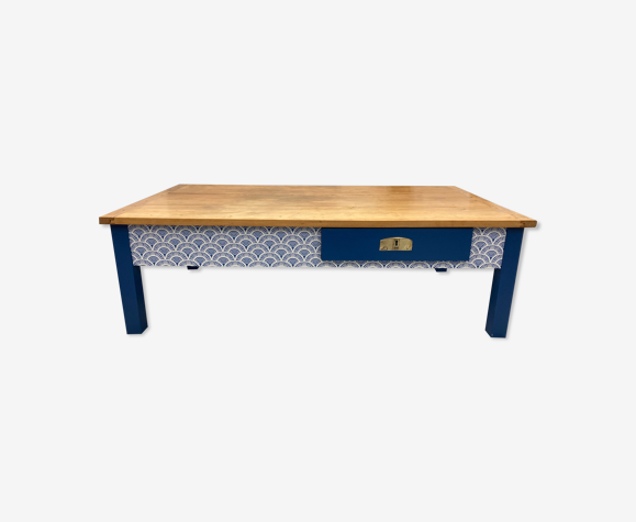 Table basse bleue et bois