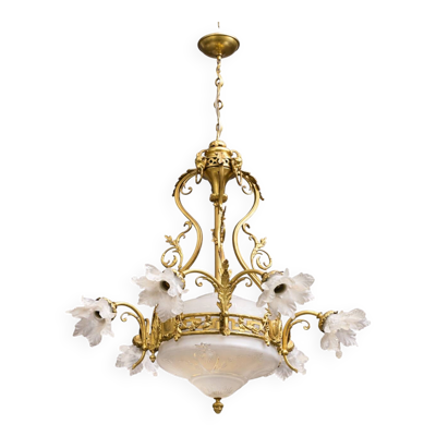 Lustre avec têtes de bélier. Louis XVI. Bronze doré. Cristal.