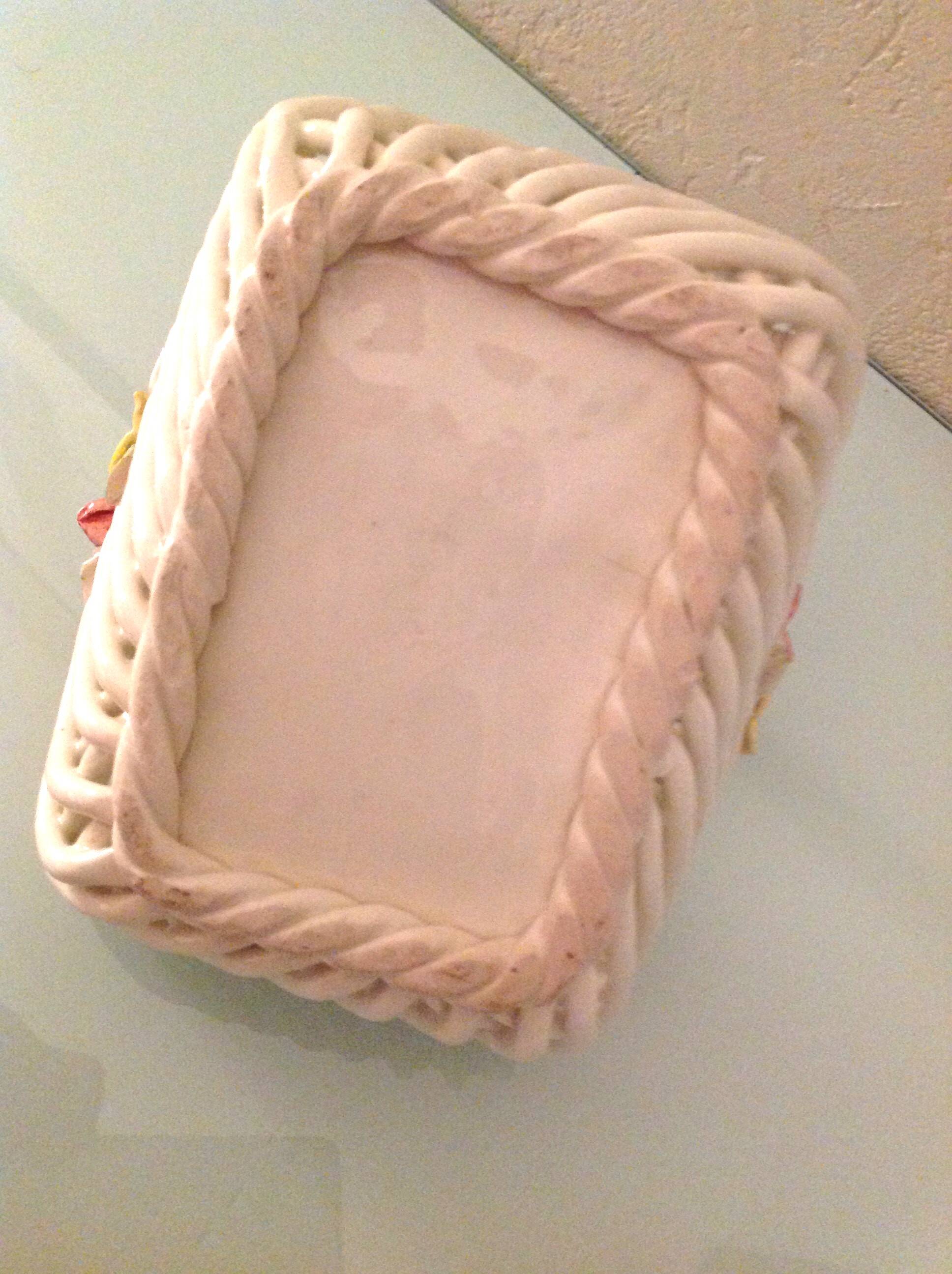 Empty pocket basket in woven white ceramic / vintage 60s-70s